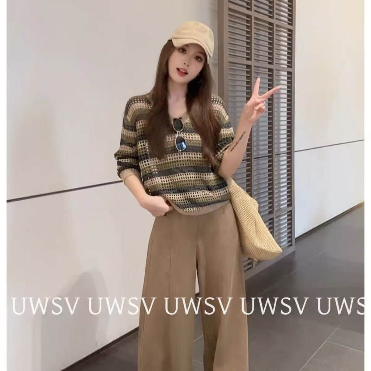 Annan uwsv 새로운 이른 가을 패션 루즈핏 느긋한 캐주얼 여자 센스 스트라이프 홀로우 아웃 V넥 니트 스웨터 이미지 5