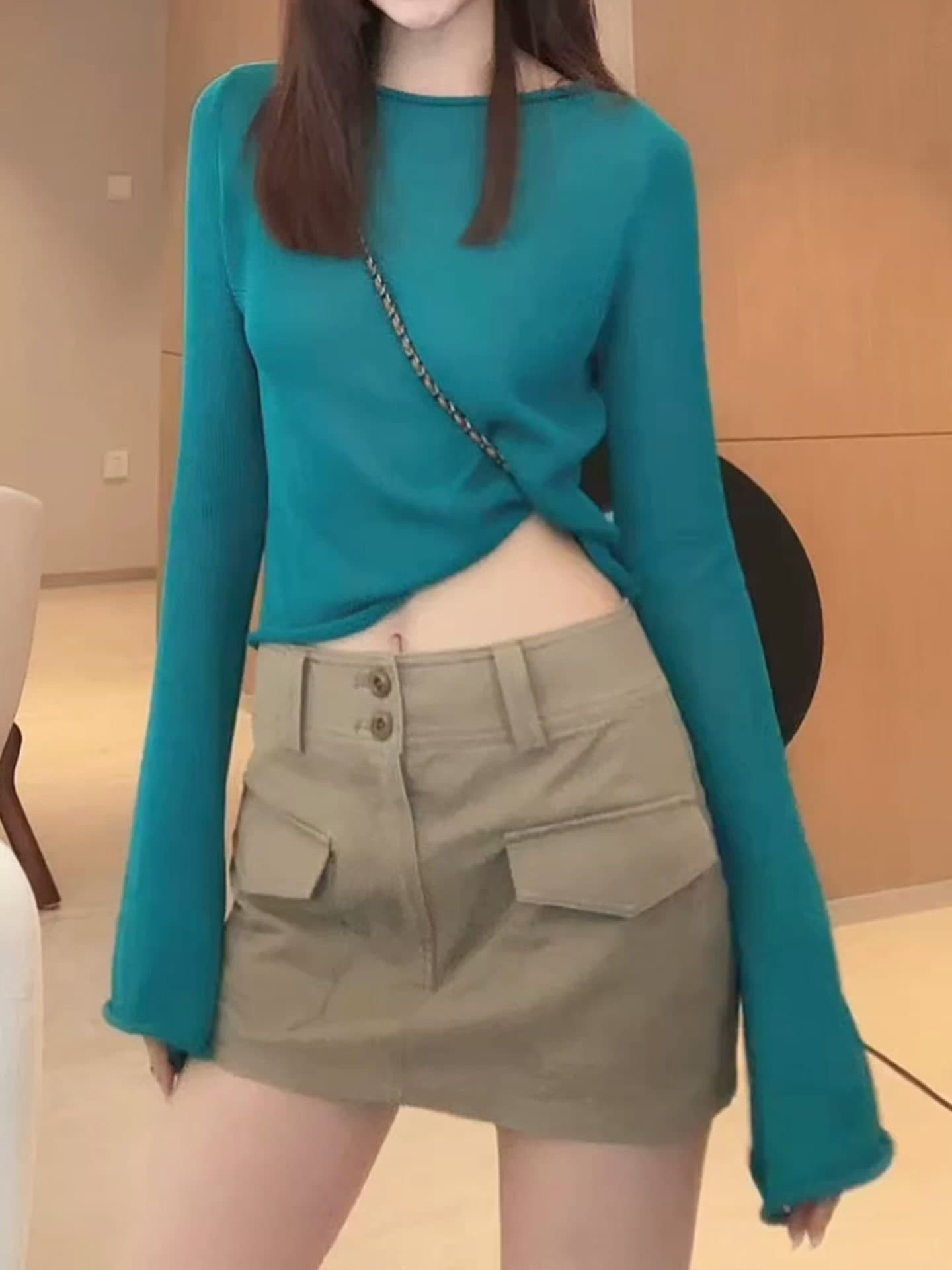 나팔 소매 볼륨 측면 길이 소매 짠 셔츠 여성 가을 느긋한 바람 스웨터 2026 새로운 파란색 고급 센스 루즈핏 맨위