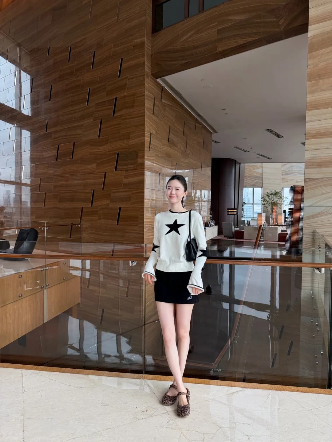 작은 대중 디자인 라운드 넥 스웨터 여자 가을 겨울 2026 새로운 루즈핏 슬림해 보이는 캐주얼 다용도 니트 스웨터 상세 이미지 9