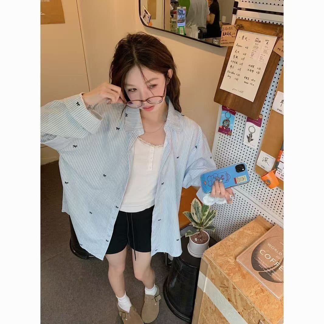 나비 매듭 연령 감소 스트라이프 여성 셔츠 디자인 센스 한 부서 루즈핏 캐주얼 셔츠 긴팔 자외선 차단 맨위 재킷 트렌디 상세 이미지 5