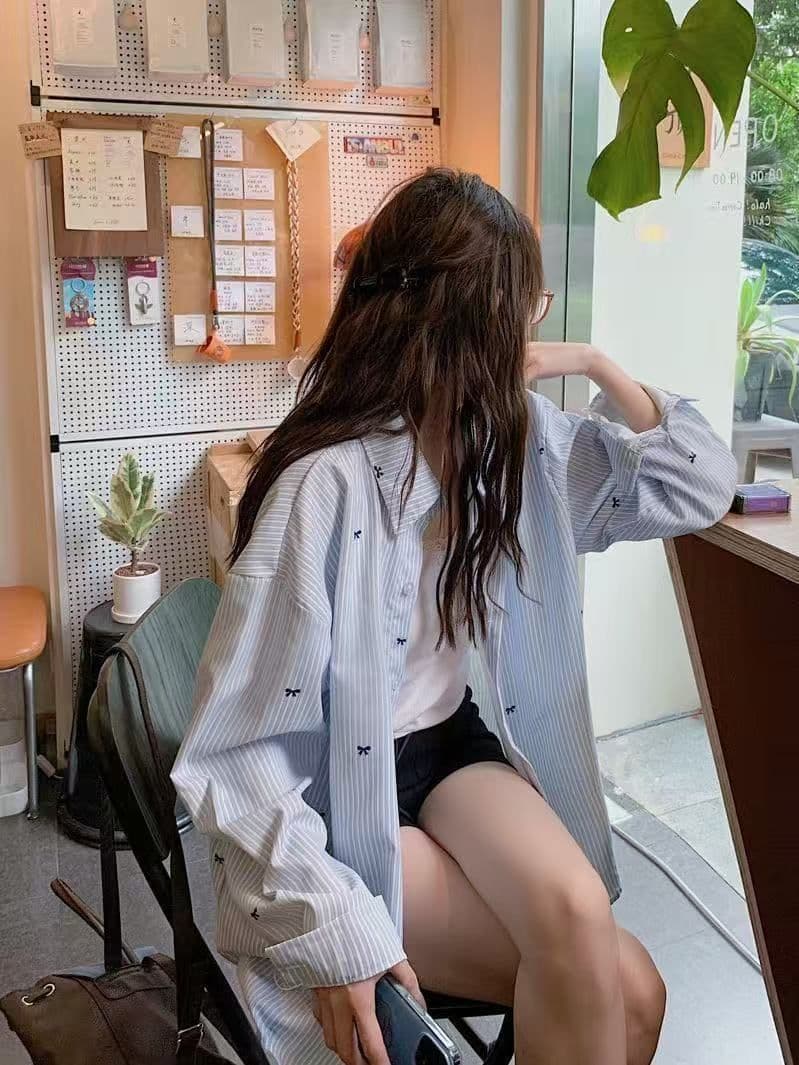 나비 매듭 연령 감소 스트라이프 여성 셔츠 디자인 센스 한 부서 루즈핏 캐주얼 셔츠 긴팔 자외선 차단 맨위 재킷 트렌디 상세 이미지 7