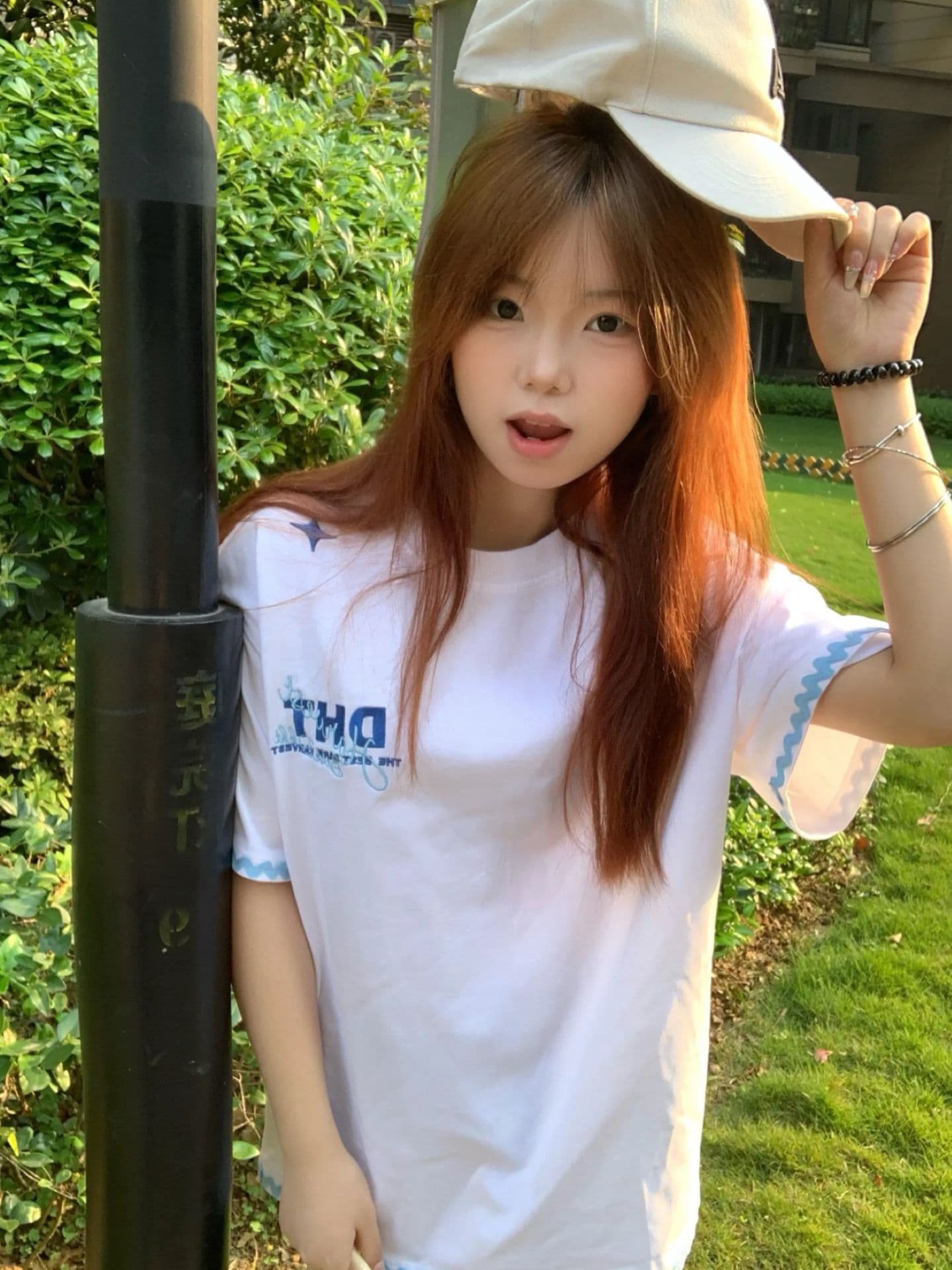한국 스타일 패션 자수 조개 자수 루즈핏 티셔츠