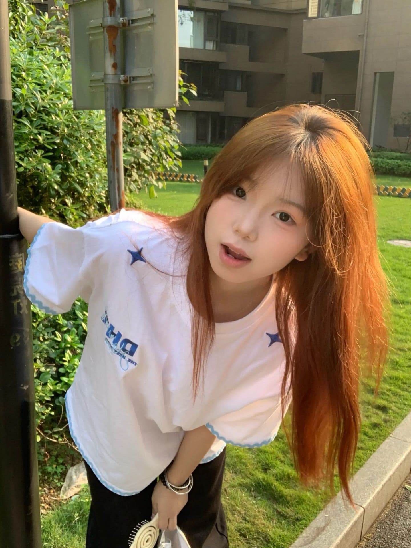 한국 스타일 패션 자수 조개 자수 루즈핏 티셔츠 상세 이미지 2