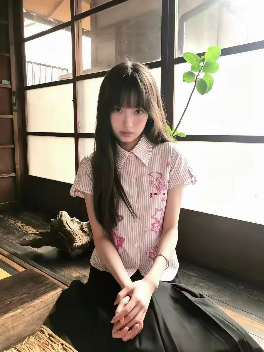 스트라이프 만화 자수 반팔 여성 셔츠 여름 새로운 디자인 센스 몸매 가꾸기 슬림해 보이는 맨위 상세 이미지 3