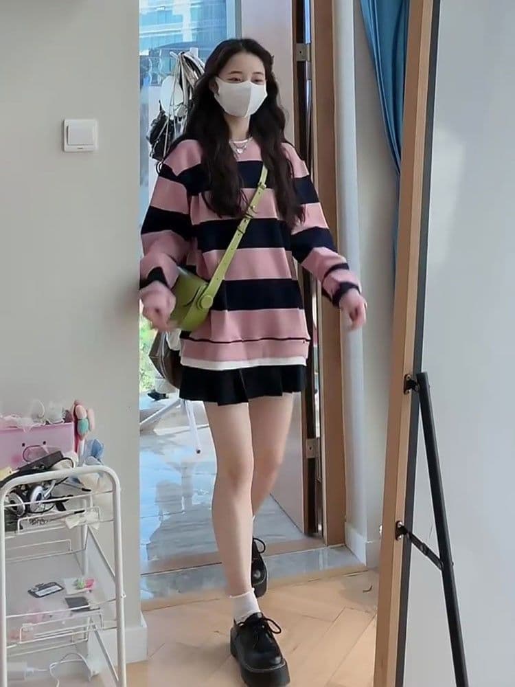 oversize 페이크 레이어드 핑크색 스트라이프 후드티 여성 상세 이미지 4