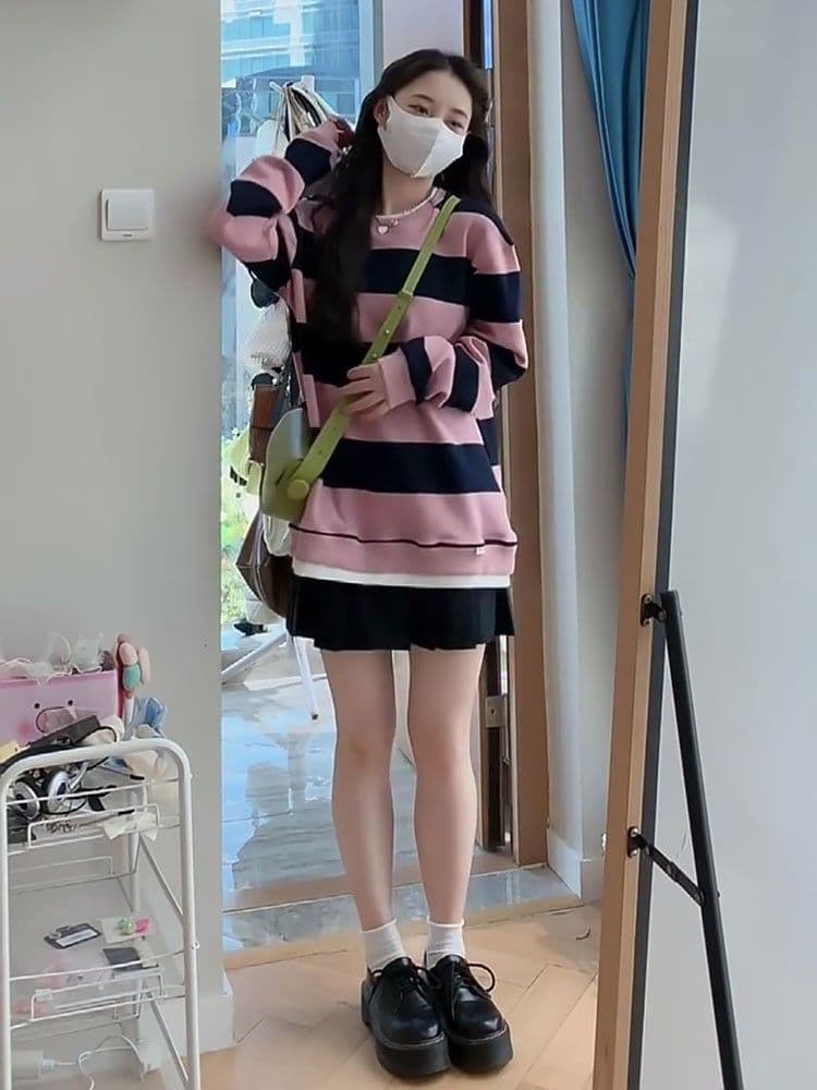 oversize 페이크 레이어드 핑크색 스트라이프 후드티 여성 상세 이미지 7