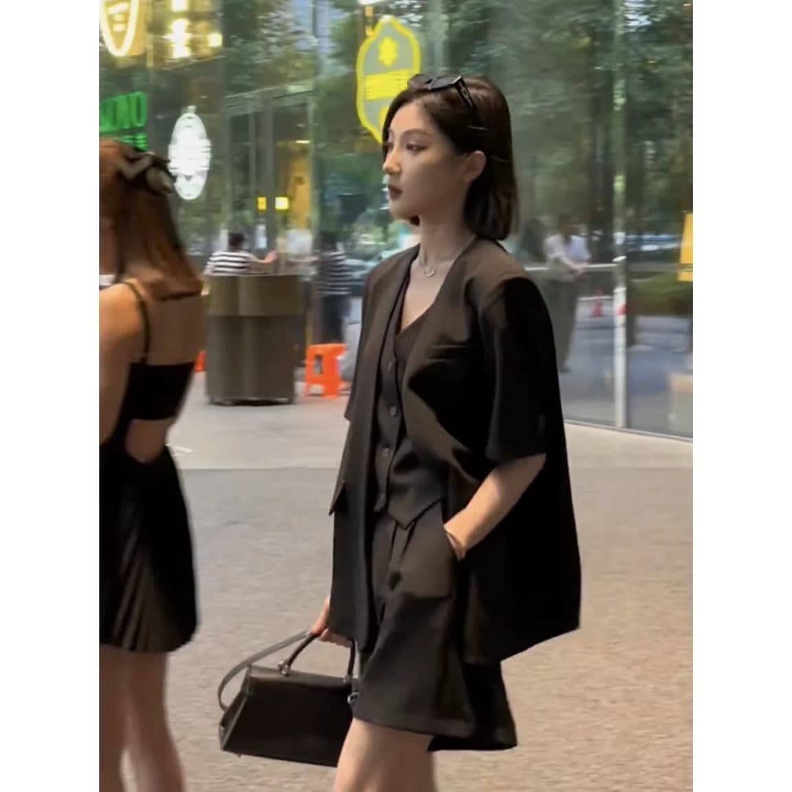 프랑스식 작은 대중 직장 슬림해 보이는 페이크 레이어드 베스트 고급 센스 캐주얼 경력 얇은 스타일 반팔 블레이저 반바지 이미지 2