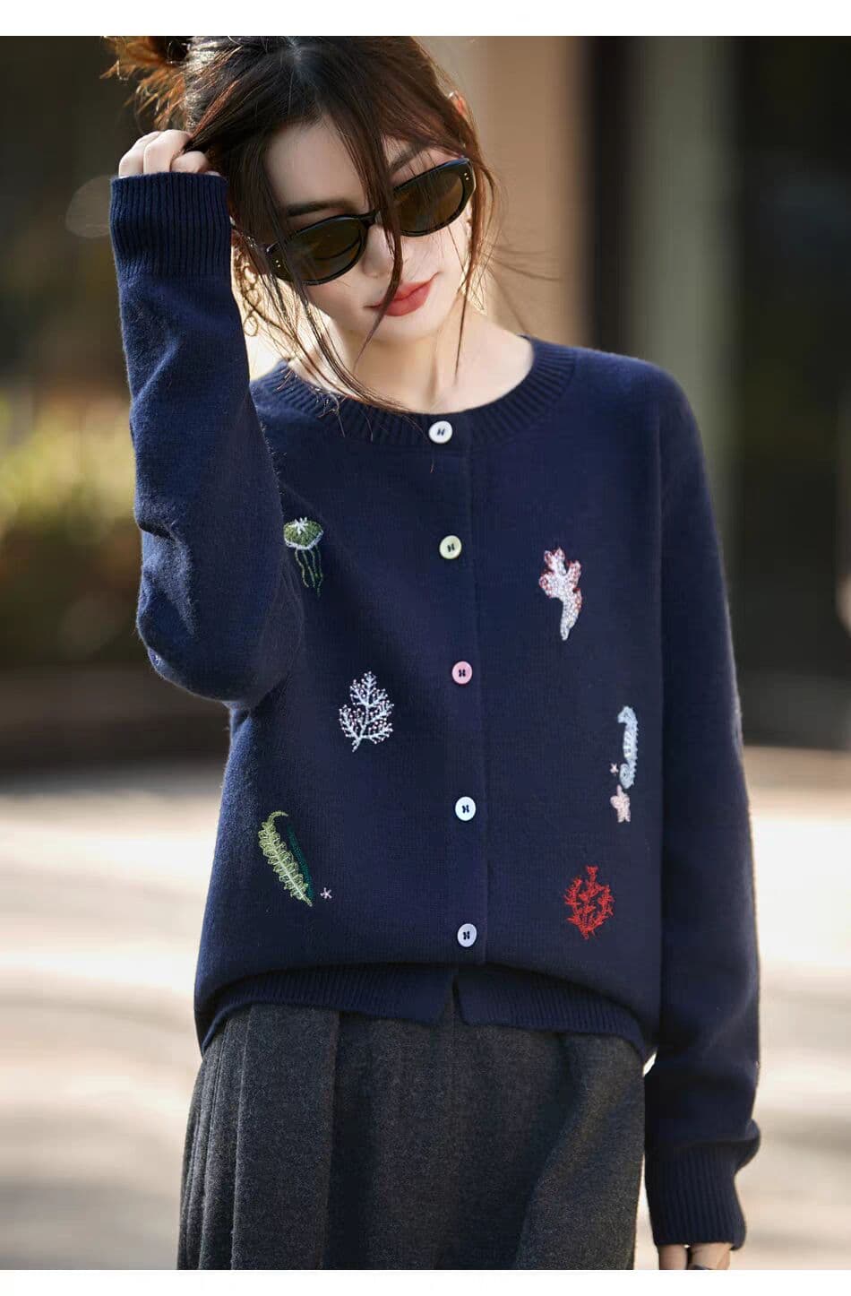 2026 가을 겨울 새로운 니트 오픈 가디건 여성 라운드 넥 루즈핏 슬림해 보이는 자수 스웨터 코트 맨위 외부 가져 가라. 상세 이미지 24