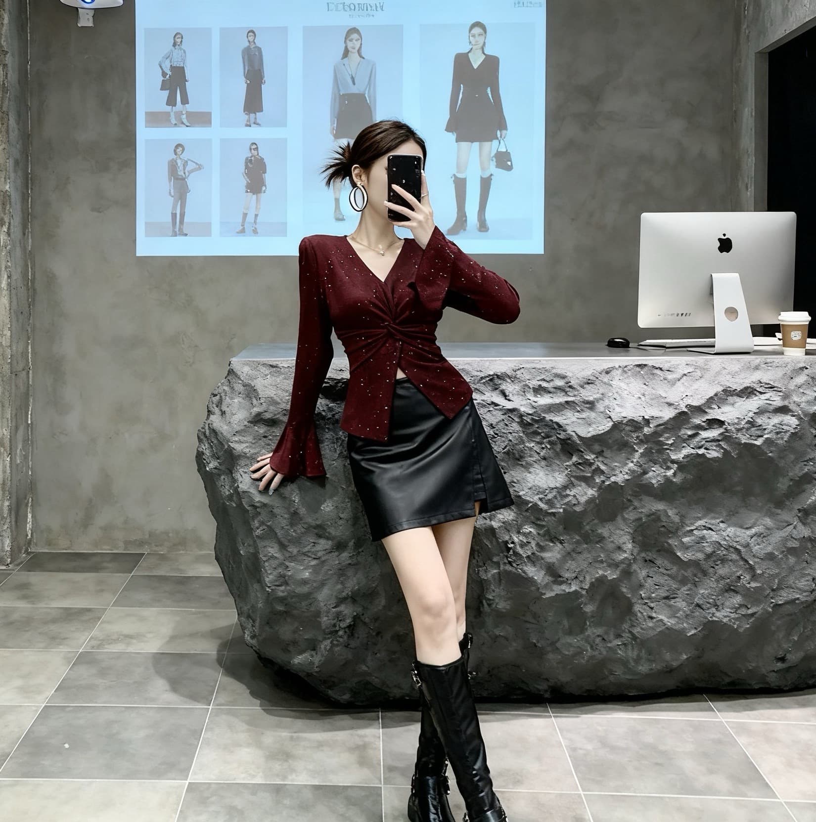 프랑스식 품격 디자인 센스 십자가 V넥 나팔 소매 티셔츠 여성 가을 새로운 측면 트임 슬림해 보이는 한 마디 가죽 스커트 이미지 2