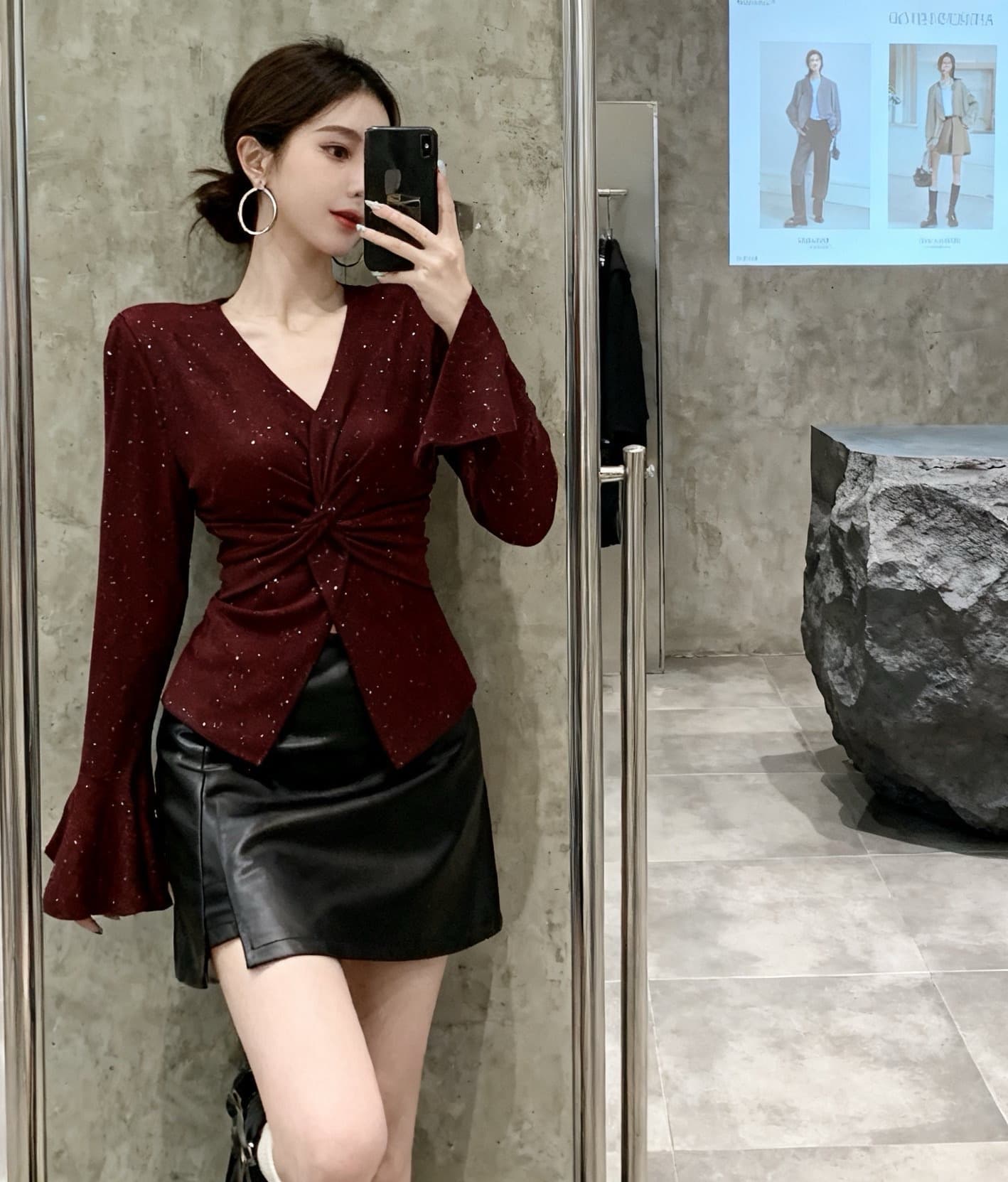 프랑스식 품격 디자인 센스 십자가 V넥 나팔 소매 티셔츠 여성 가을 새로운 측면 트임 슬림해 보이는 한 마디 가죽 스커트 상세 이미지 1