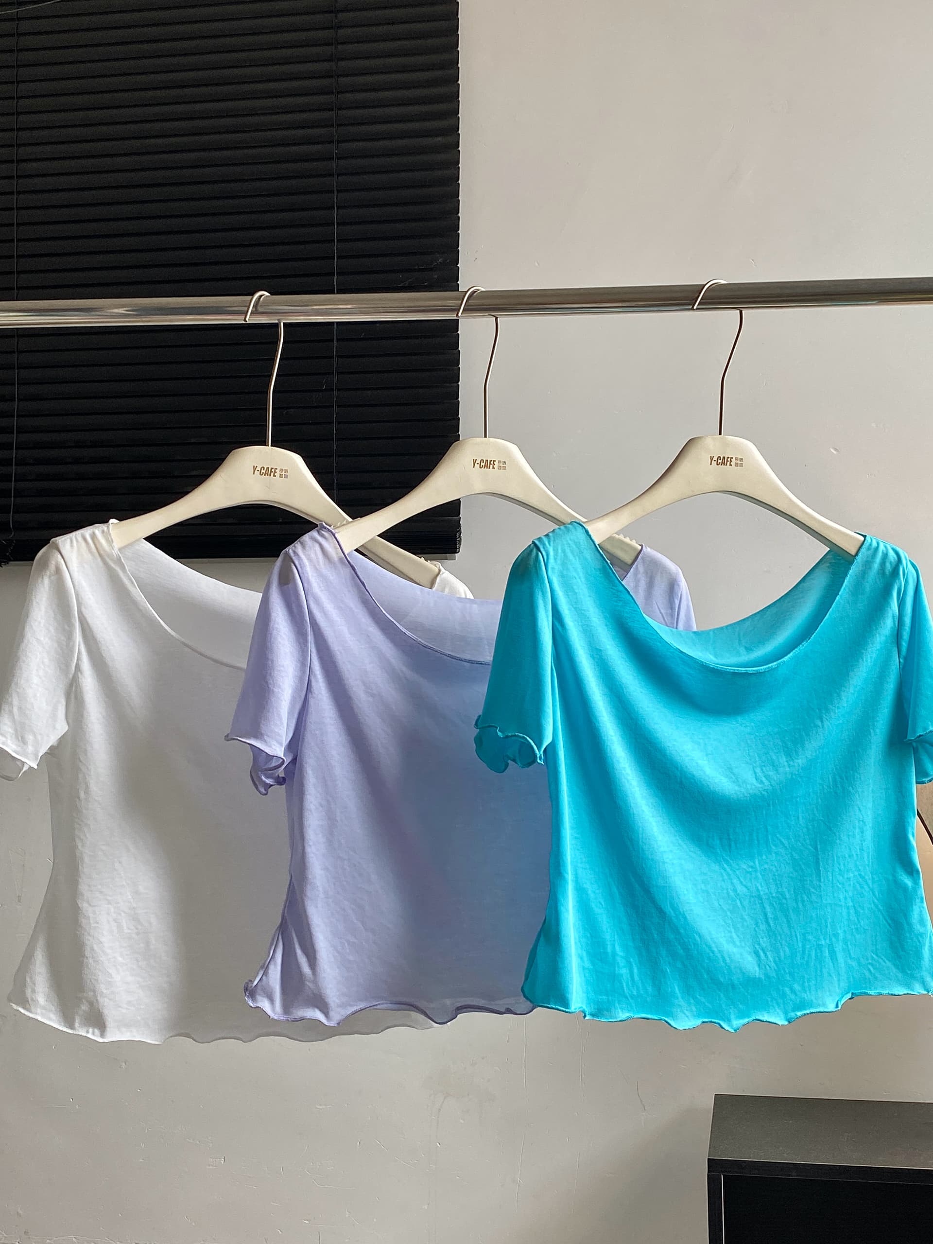 ranwear 프라임 연 셔츠 순면 느긋한 비스듬한 어깨 부드러운 찹쌀 편안함 티셔츠 슬림해 보이는 프릴 단색 반팔 이미지 3