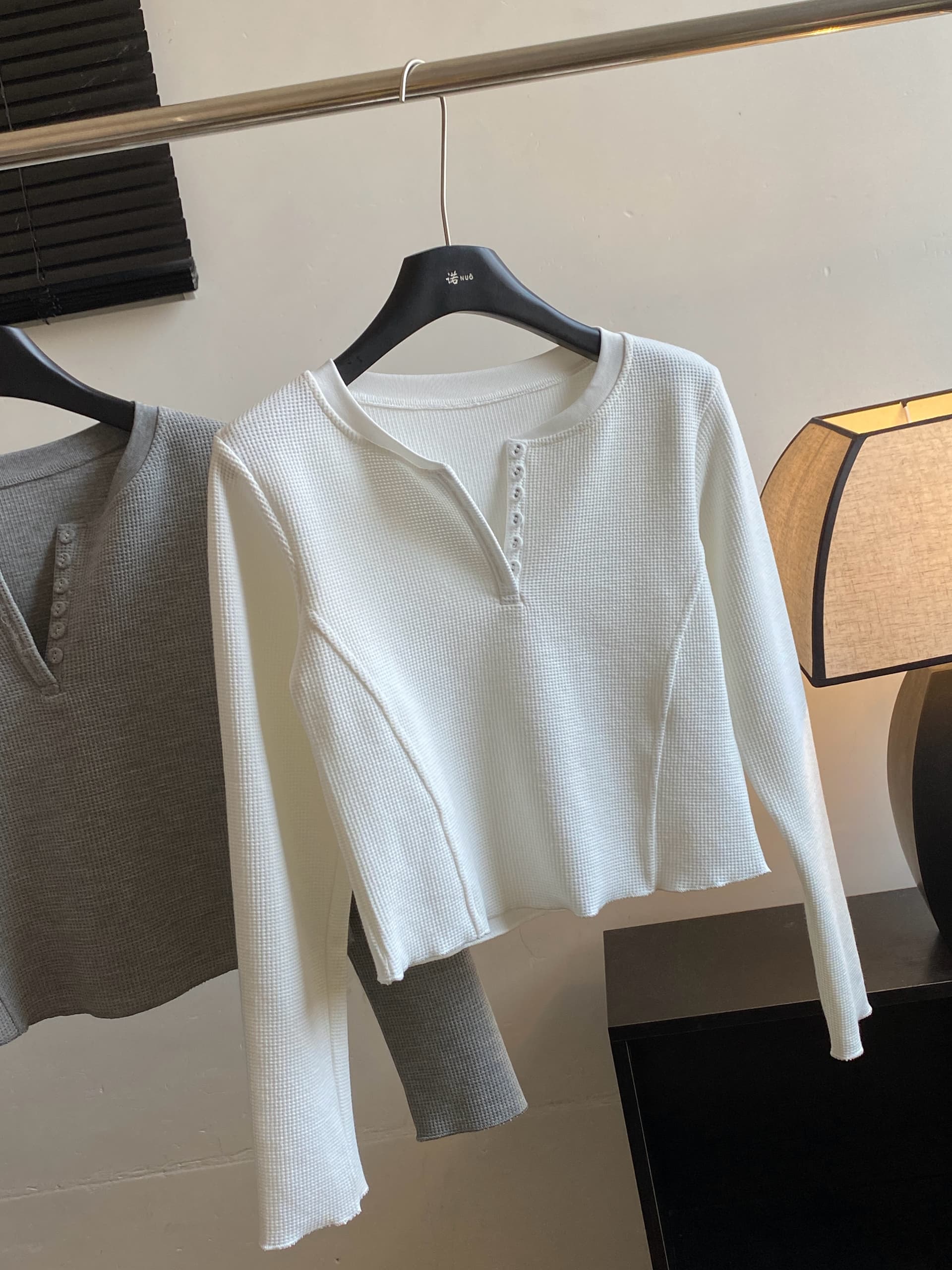 jmshop 화이트 여성 baggy 순수한 욕망 u 칼라 후아 남편 그리드 니트 티셔츠 여성 가을 몸매 가꾸기 슬림해 보이는 긴팔 맨위 상세 이미지 4