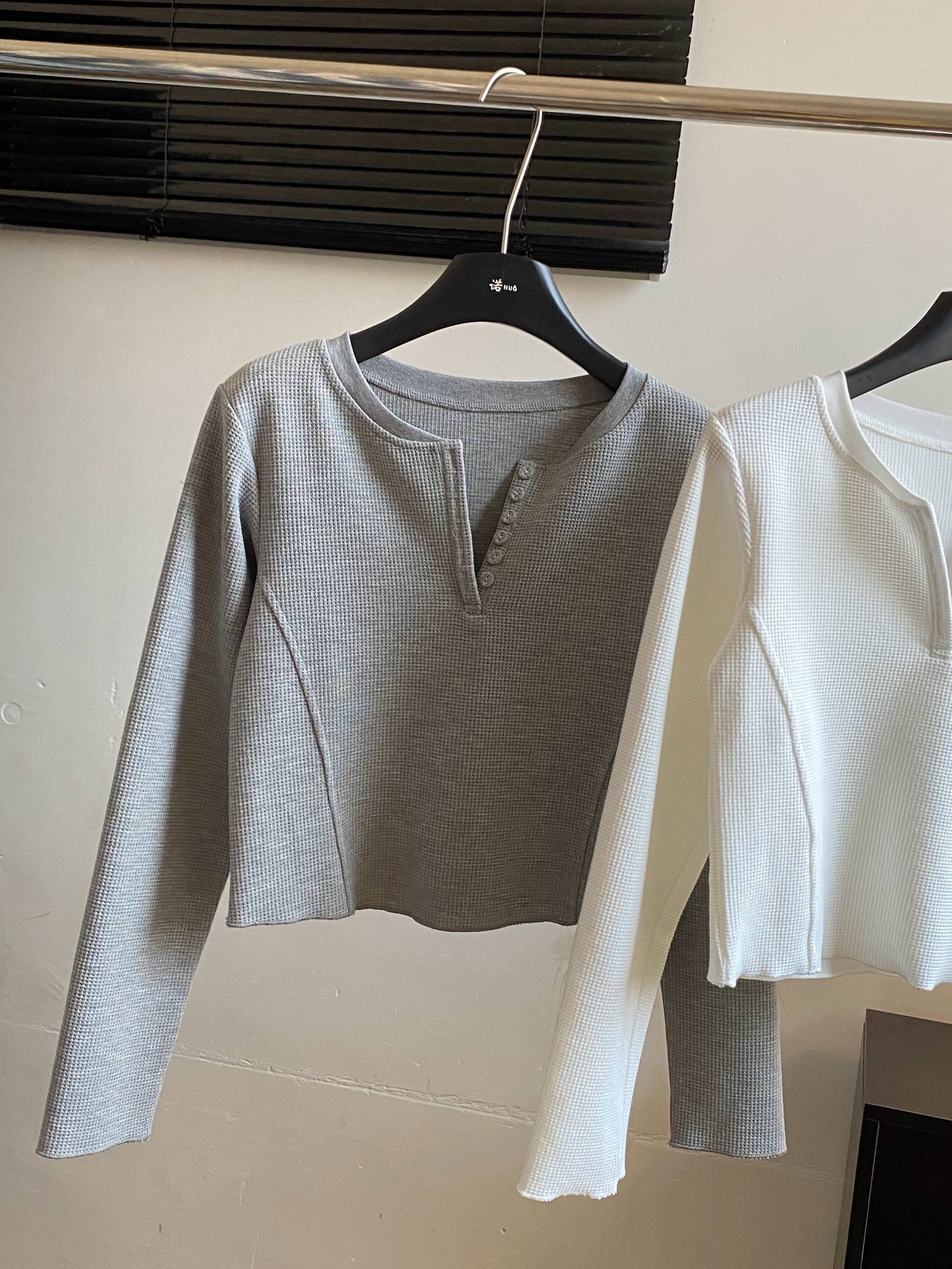 jmshop 화이트 여성 baggy 순수한 욕망 u 칼라 후아 남편 그리드 니트 티셔츠 여성 가을 몸매 가꾸기 슬림해 보이는 긴팔 맨위 상세 이미지 5