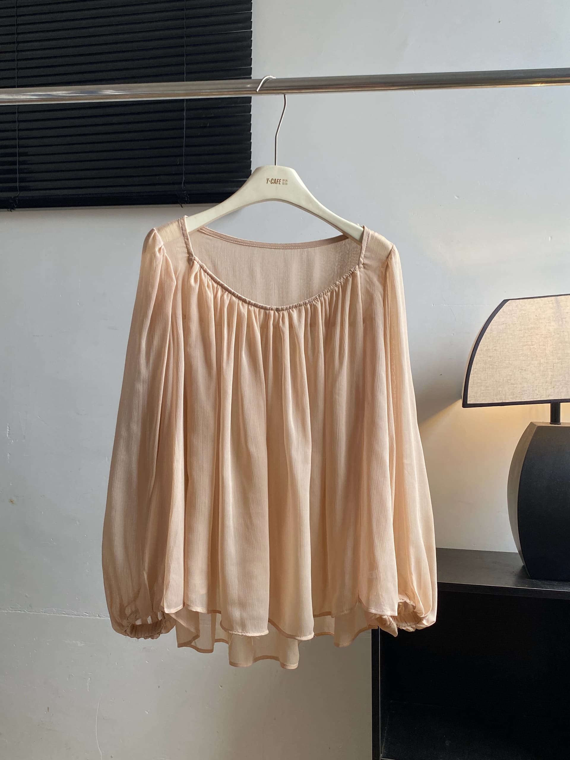 gakee official 프랑스식 벌룬 소매 시폰 셔츠 여성 봄 여름 와이드 밑단 핀치 Pleat 마이크로 ~을 통해 패키지 어깨 셔츠 상세 이미지 2
