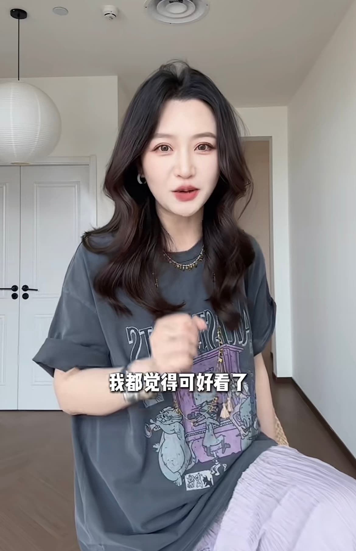 흔들어서 톤 폭발 디자인 센스 만화 프린트 티셔츠 플러스 보라색 플리츠 반신 치마 세트 상세 이미지 2