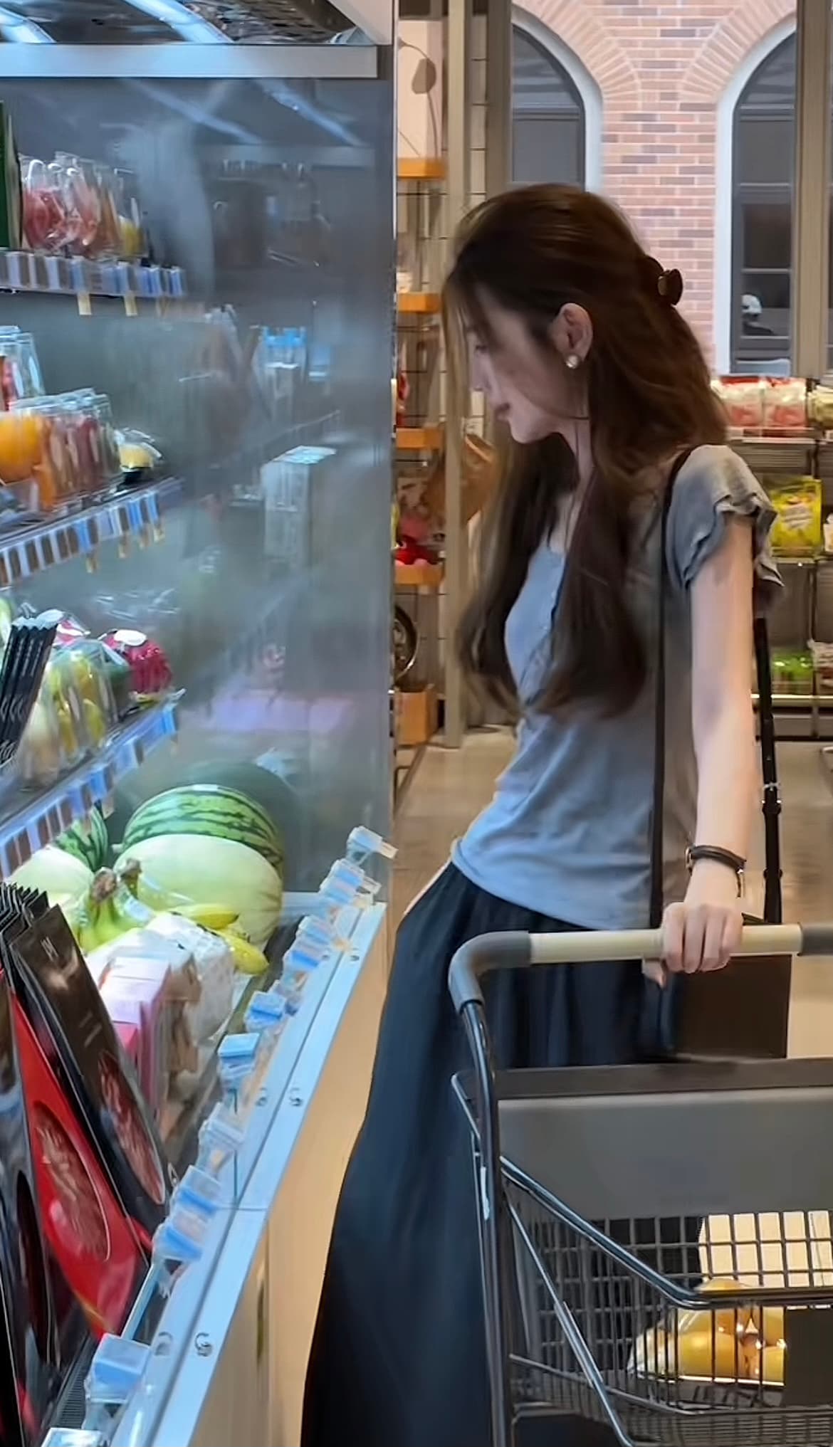 한 부서 느긋한 센스 V넥 꼬집기 허리 디자인 반팔 티셔츠 슬림해 보이는 맨위 플러스 반 스커트 세트 상세 이미지 2