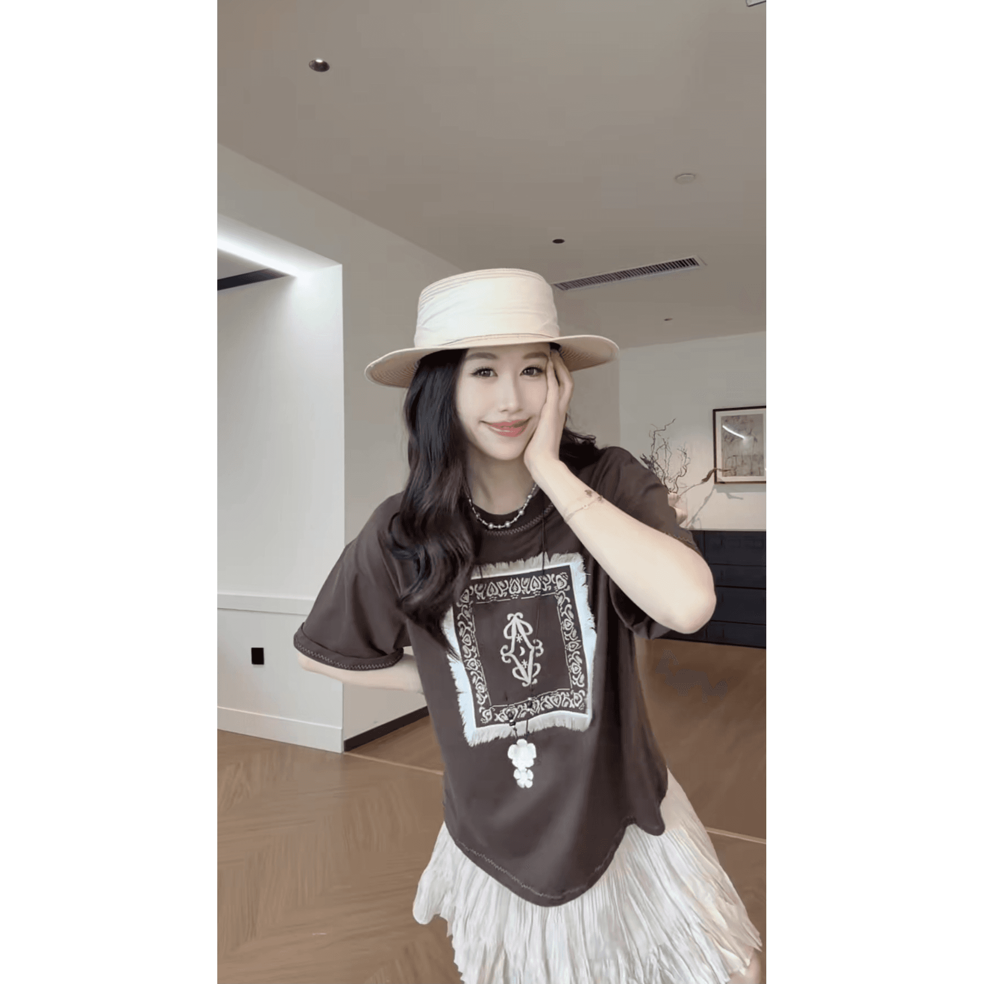 불평하다 마 아침과 저녁 레트로 디자인 센스 사각형 술 다용도 라운드 넥 무거운 작업 반팔 티셔츠 맨위 플리츠 반 스커트 이미지 6