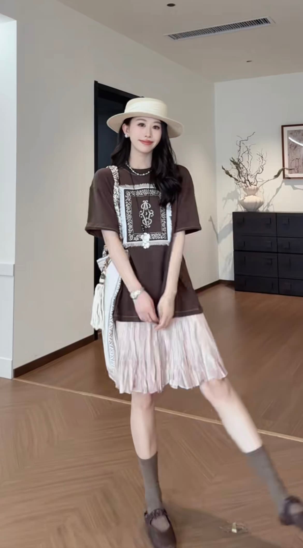 불평하다 마 아침과 저녁 레트로 디자인 센스 사각형 술 다용도 라운드 넥 무거운 작업 반팔 티셔츠 맨위 플리츠 반 스커트 상세 이미지 7