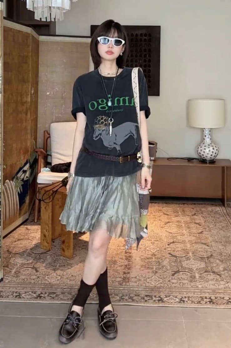 아메리칸 레트로 패션 루즈핏 다용도 반팔 티셔츠 맨위 여성 불규칙 플리츠 반신 스커트 쇼트 스타일 상세 이미지 3