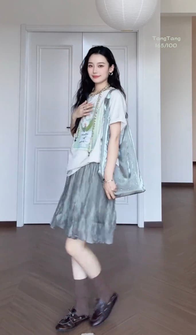 작은 대중 디자인 센스 캐주얼 바람 꽃 프린트 라운드 넥 반팔 티셔츠 여성 부드러운 불규칙 플리츠 반신 스커트 상세 이미지 2
