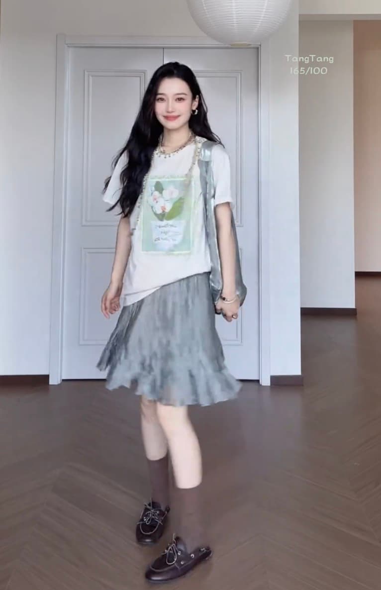 작은 대중 디자인 센스 캐주얼 바람 꽃 프린트 라운드 넥 반팔 티셔츠 여성 부드러운 불규칙 플리츠 반신 스커트 상세 이미지 3