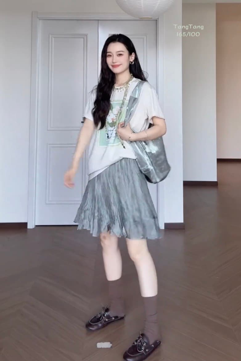 작은 대중 디자인 센스 캐주얼 바람 꽃 프린트 라운드 넥 반팔 티셔츠 여성 부드러운 불규칙 플리츠 반신 스커트 상세 이미지 5