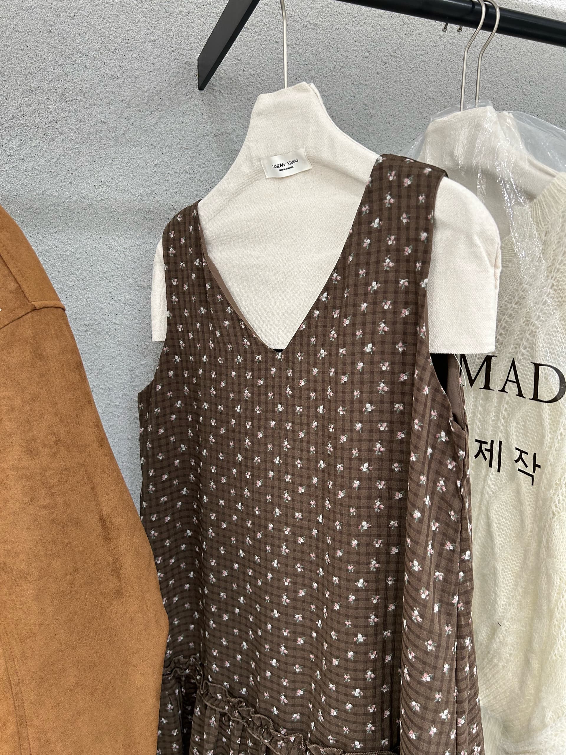 Breeze 가져 가라. 달 의류 새로운 호박색 깃발 바람 홀로우 아웃 폴로 칼라 루즈핏 가죽 재킷 여성 플러스 꽃무늬 드레스 상세 이미지 6