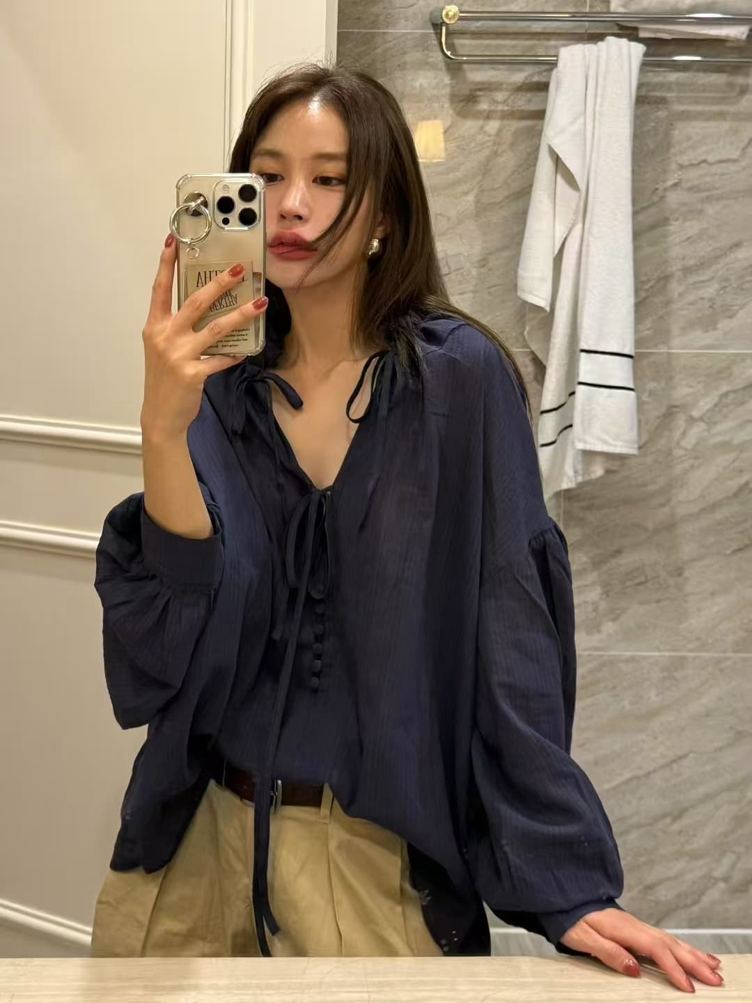재고 있음 한국 동대문 가을 섹션 낭만적 인 기질 펌프 로프 주름 V넥 레이스업 루즈핏 긴팔 셔츠 맨위