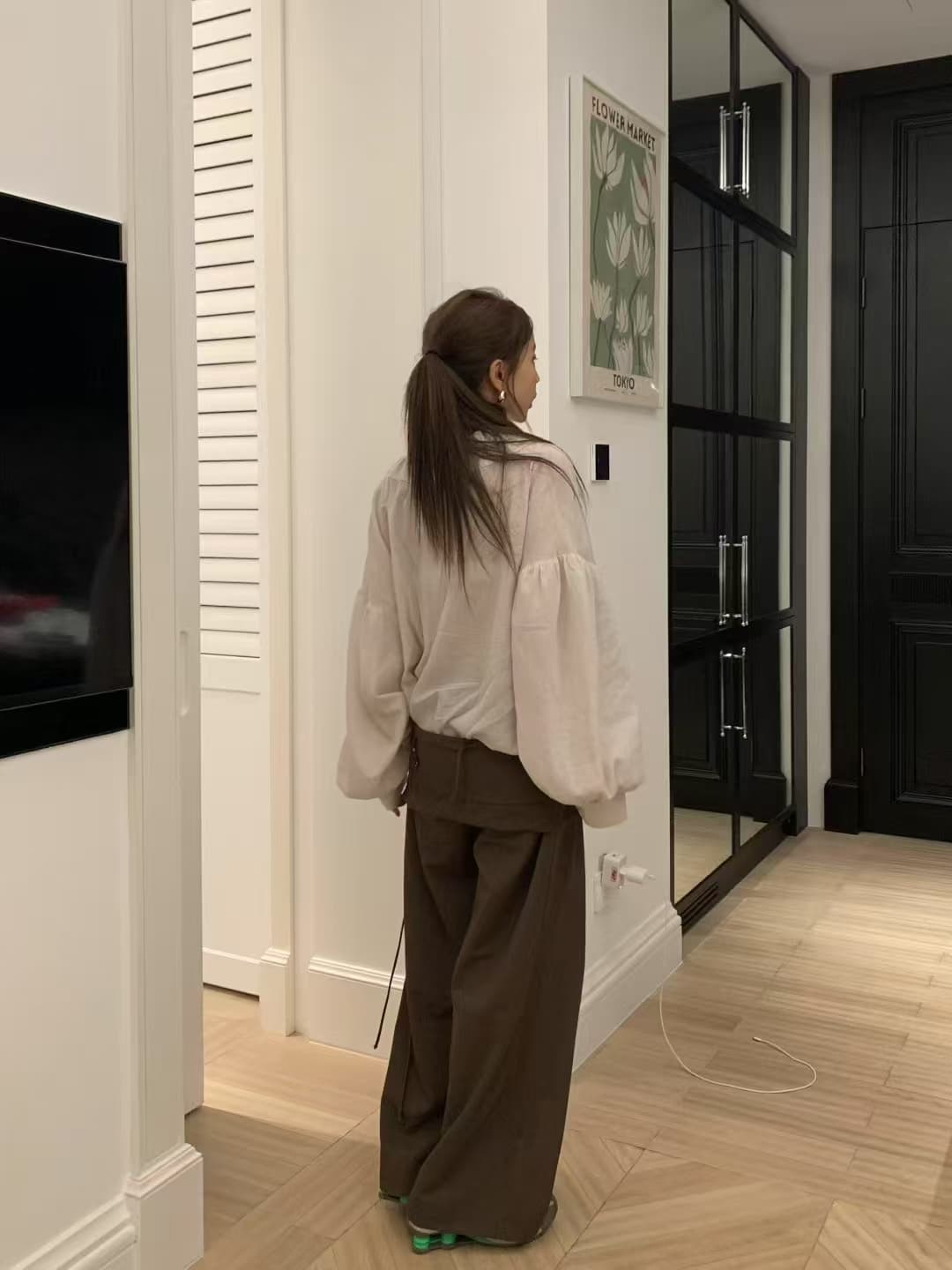 재고 있음 한국 동대문 가을 섹션 낭만적 인 기질 펌프 로프 주름 V넥 레이스업 루즈핏 긴팔 셔츠 맨위 상세 이미지 11