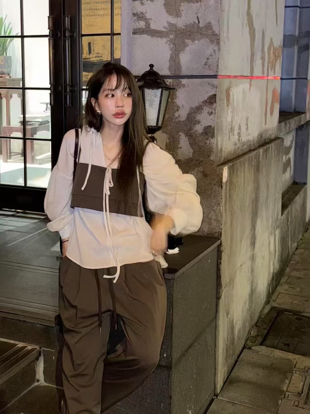 재고 있음 한국 동대문 가을 섹션 낭만적 인 기질 펌프 로프 주름 V넥 레이스업 루즈핏 긴팔 셔츠 맨위 상세 이미지 14