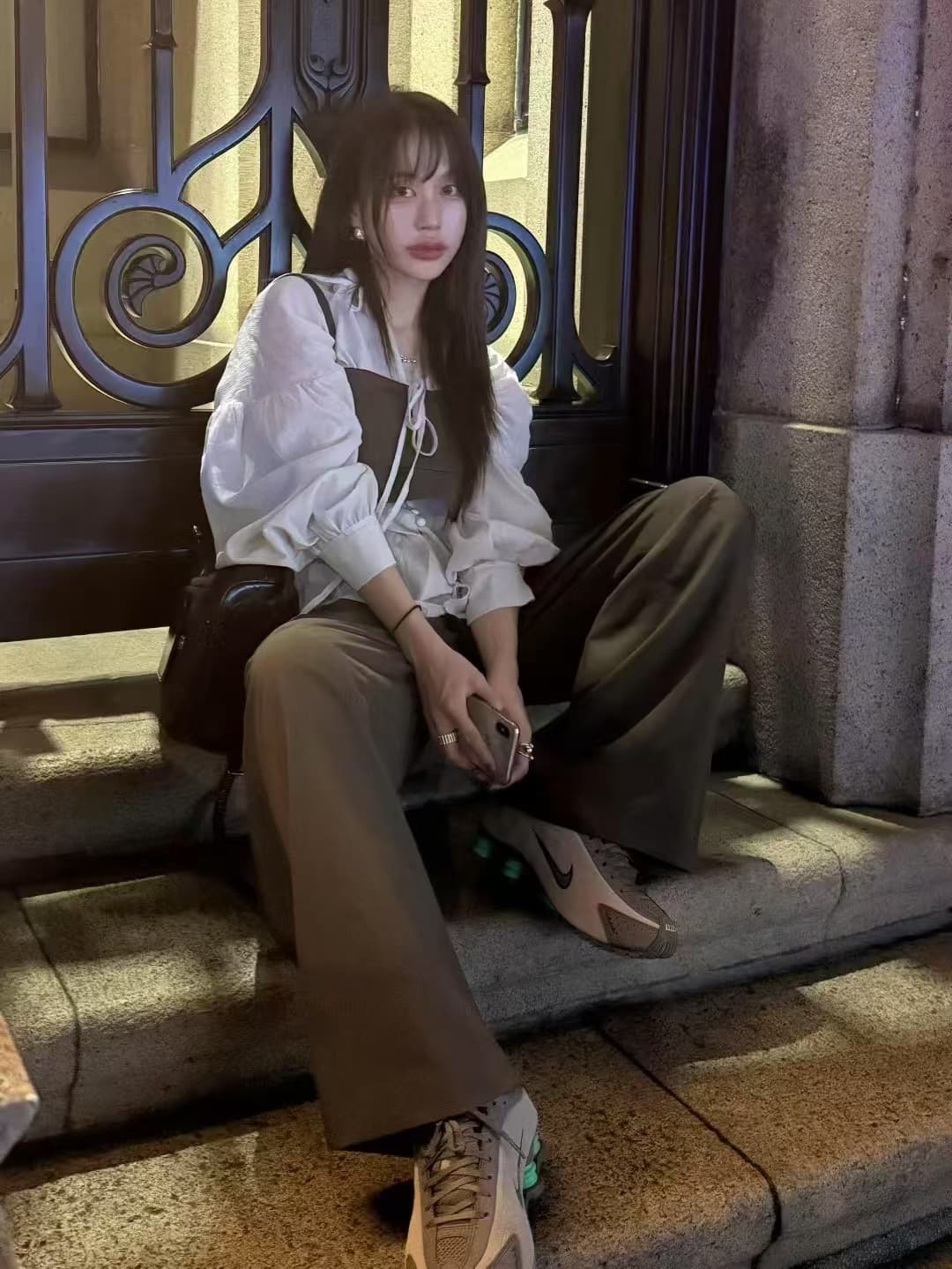 재고 있음 한국 동대문 가을 섹션 낭만적 인 기질 펌프 로프 주름 V넥 레이스업 루즈핏 긴팔 셔츠 맨위 상세 이미지 20