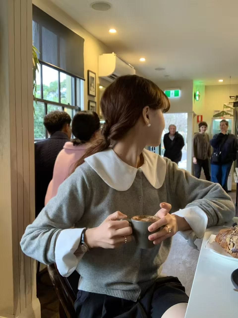 재고 있음 한국 동대문 프랑스식 품격 귀여운 연령 감소 베이비 칼라 스트라이프 루즈핏 캐주얼 긴팔 여성 셔츠 상세 이미지 12