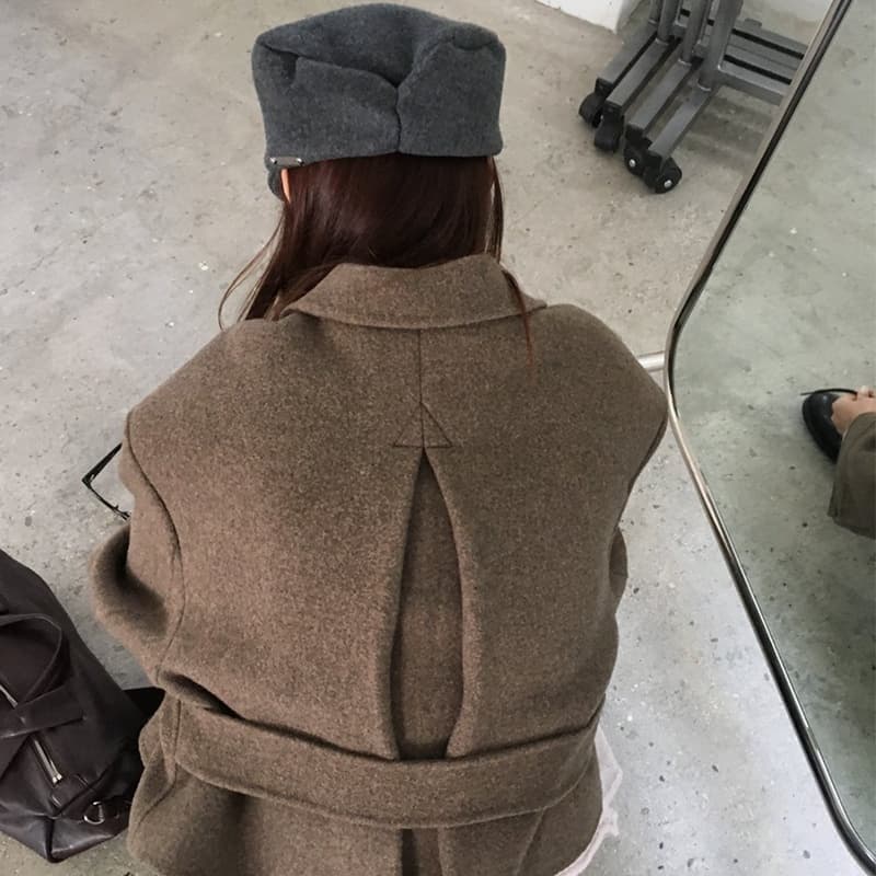 지금 한국 동대문 레트로 품격 폴로 칼라 이중 버튼 단색 슬림해 보이는 작은 키 쇼트 스타일 모직 외투 이미지 5
