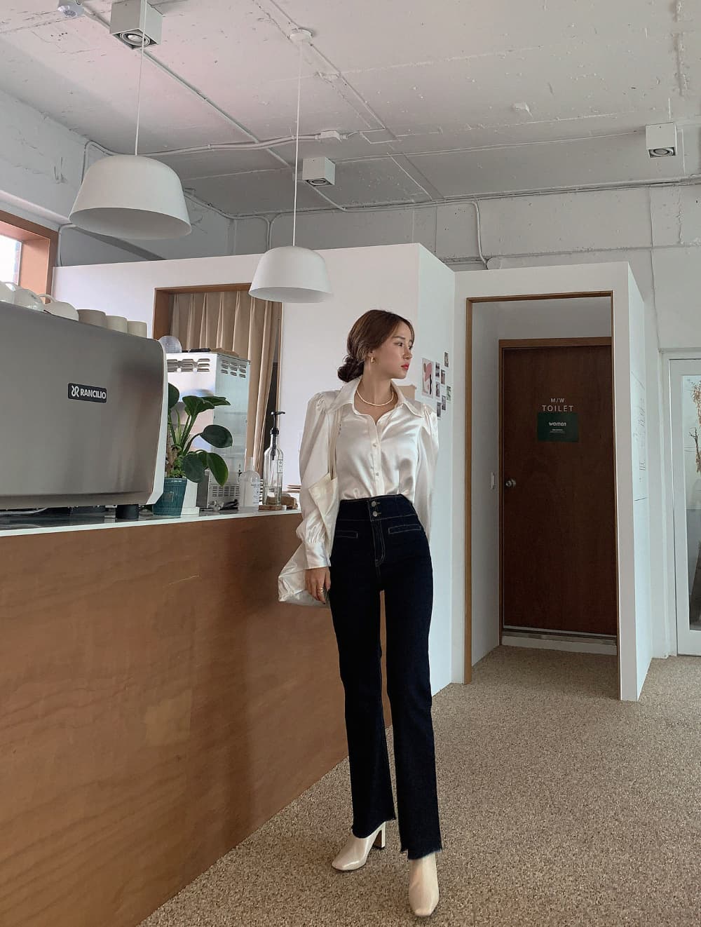 재고 있음 한국 chic 레트로 품격 패션 질감 새틴 패키지 버클 거품 소매 폴로 칼라 셔츠 상세 이미지 26