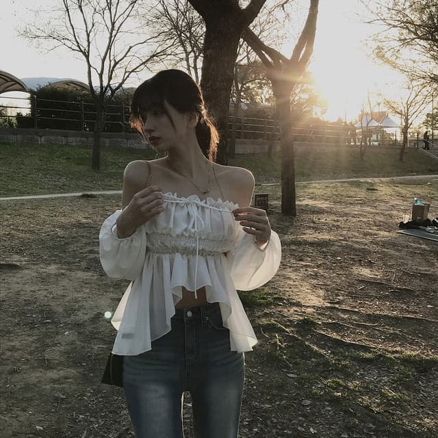 한 부서 보트넥 오프숄더 셔츠 주름 레이스업 허리 수축 쇼트 스타일 불규칙 벌룬 소매 맨위 상세 이미지 10