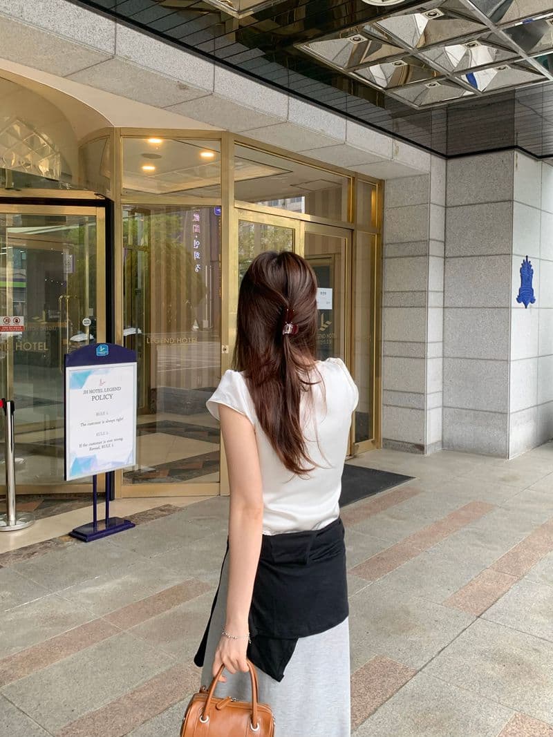 한 부서 품격 새틴 V넥 십자가 맨위 레이스 레이스 쇼트 스타일 슬림해 보이는 작은 셔츠 상세 이미지 9