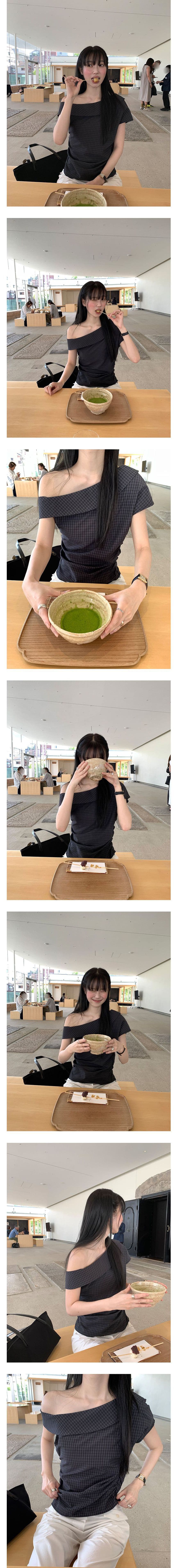 한 부서 비스듬한 어깨 보트넥 체크무늬 맨위 작은 대중 디자인 센스 오프숄더 반팔 셔츠 상세 이미지 2