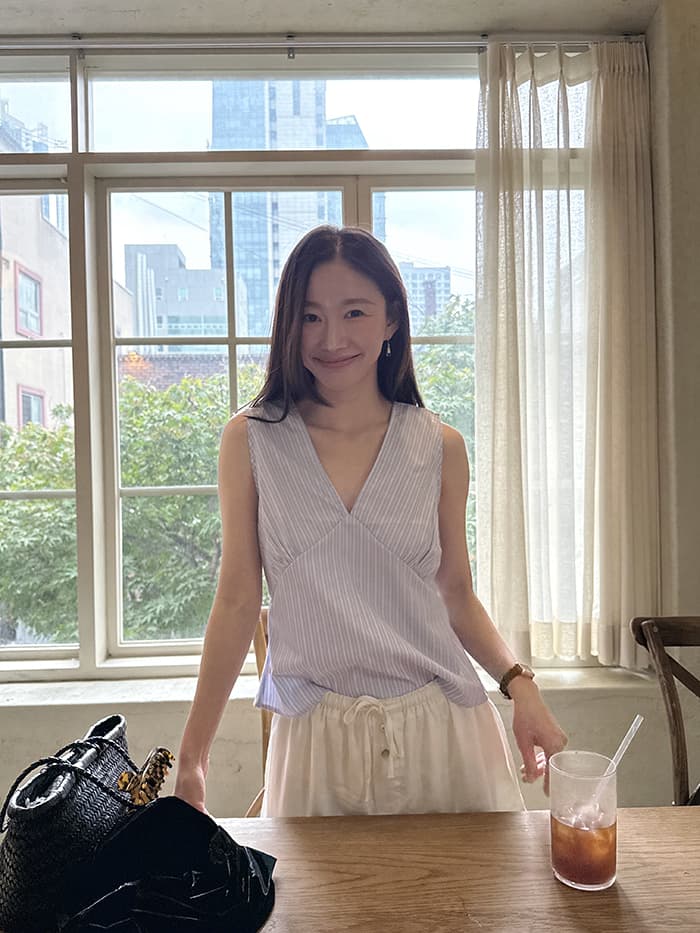 한 부서 세로 줄무늬 민소매 V넥 조끼 다용도 쇼트 스타일 어깨 셔츠 맨위 상세 이미지 5