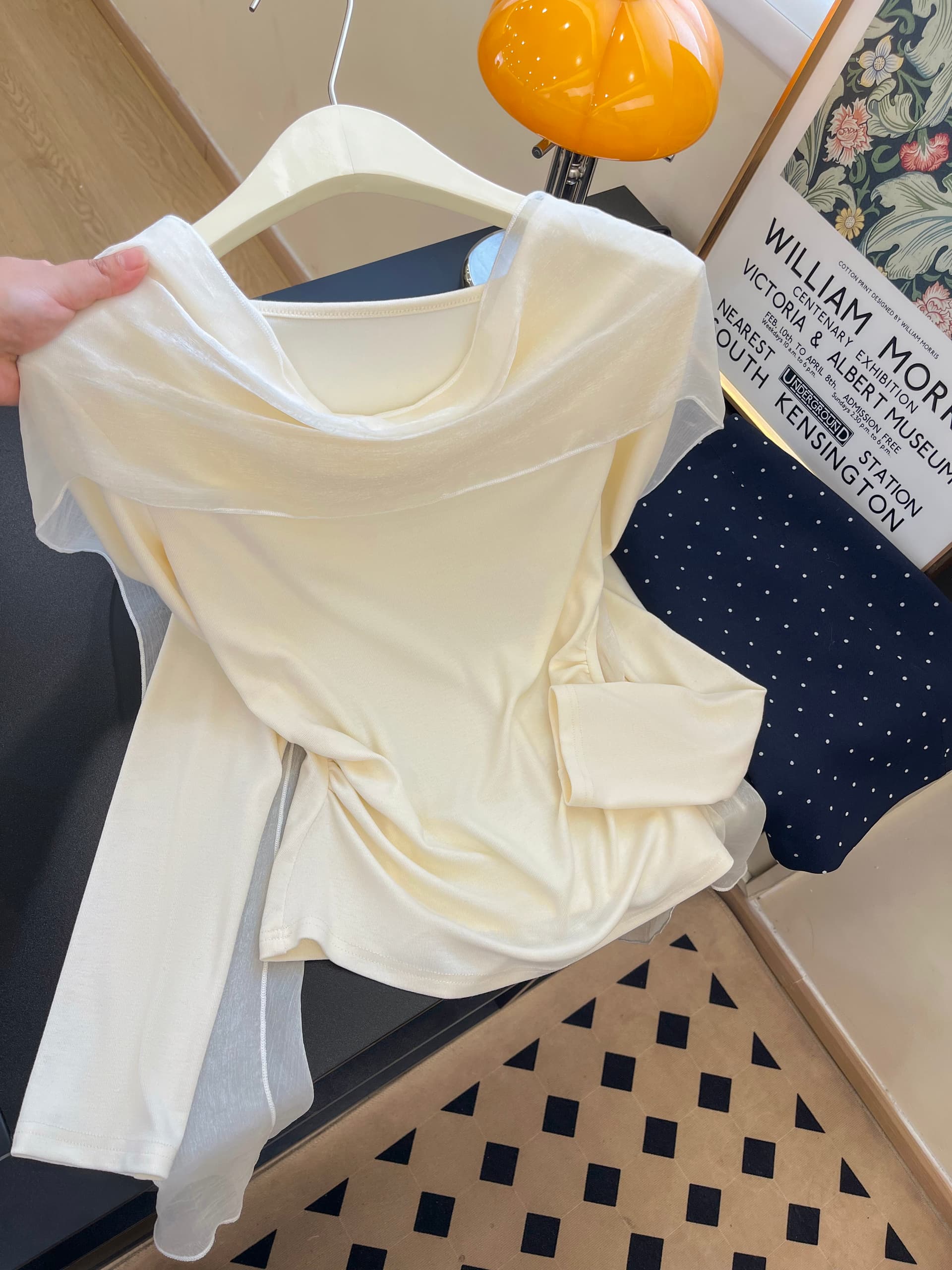 실사 고유 한 아름다운 쇼트 스타일 작은 셔츠 인사이드 가져 가라. 망사 긴팔 티셔츠 여성 이른 봄 디자인 작은 대중 흔들다 칼라 맨위 서비스 상세 이미지 8