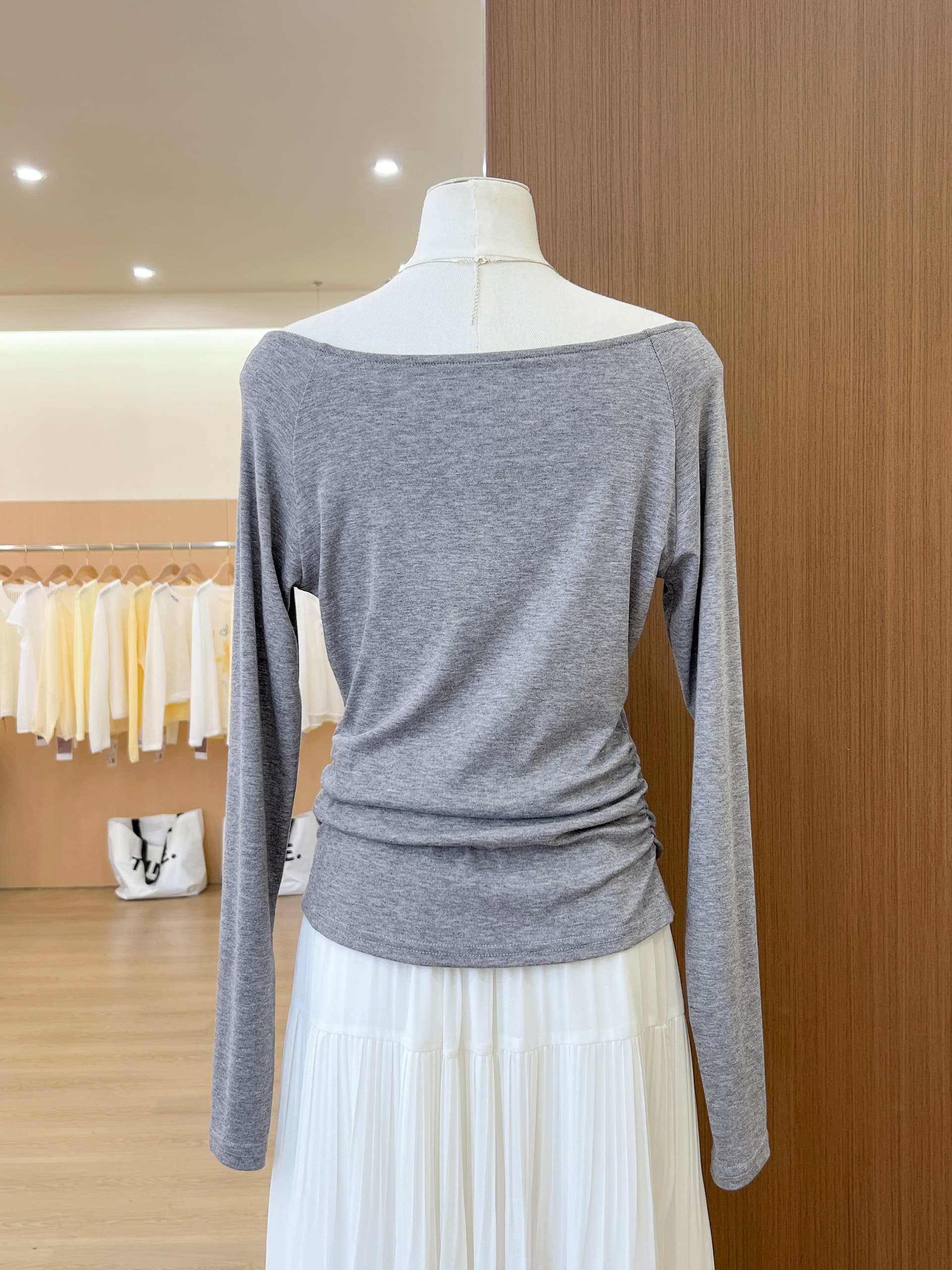 실사 한 부서 chic 회색 홀로우 아웃 긍정적 인 어깨 긴팔 티셔츠 여성 이른 봄 디자인 센스 고유 한 아름다운 맨위 상세 이미지 10