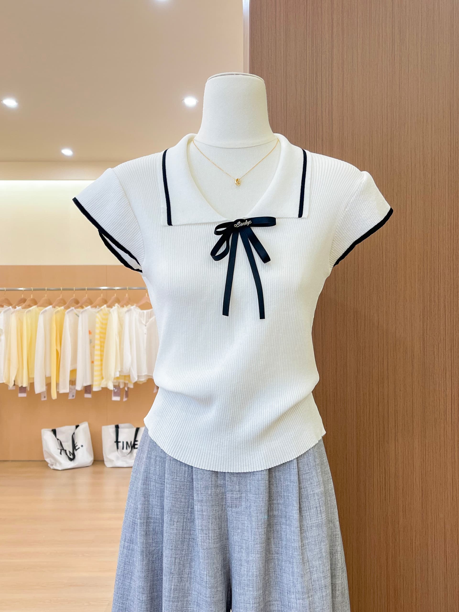 실사 화이트 작은 날다 소매 POLO 칼라 니트 스웨터 여성 여름 디자인 센스 작은 대중 나비 매듭 몸매 가꾸기 꼬집기 허리 위로 의류 상세 이미지 6