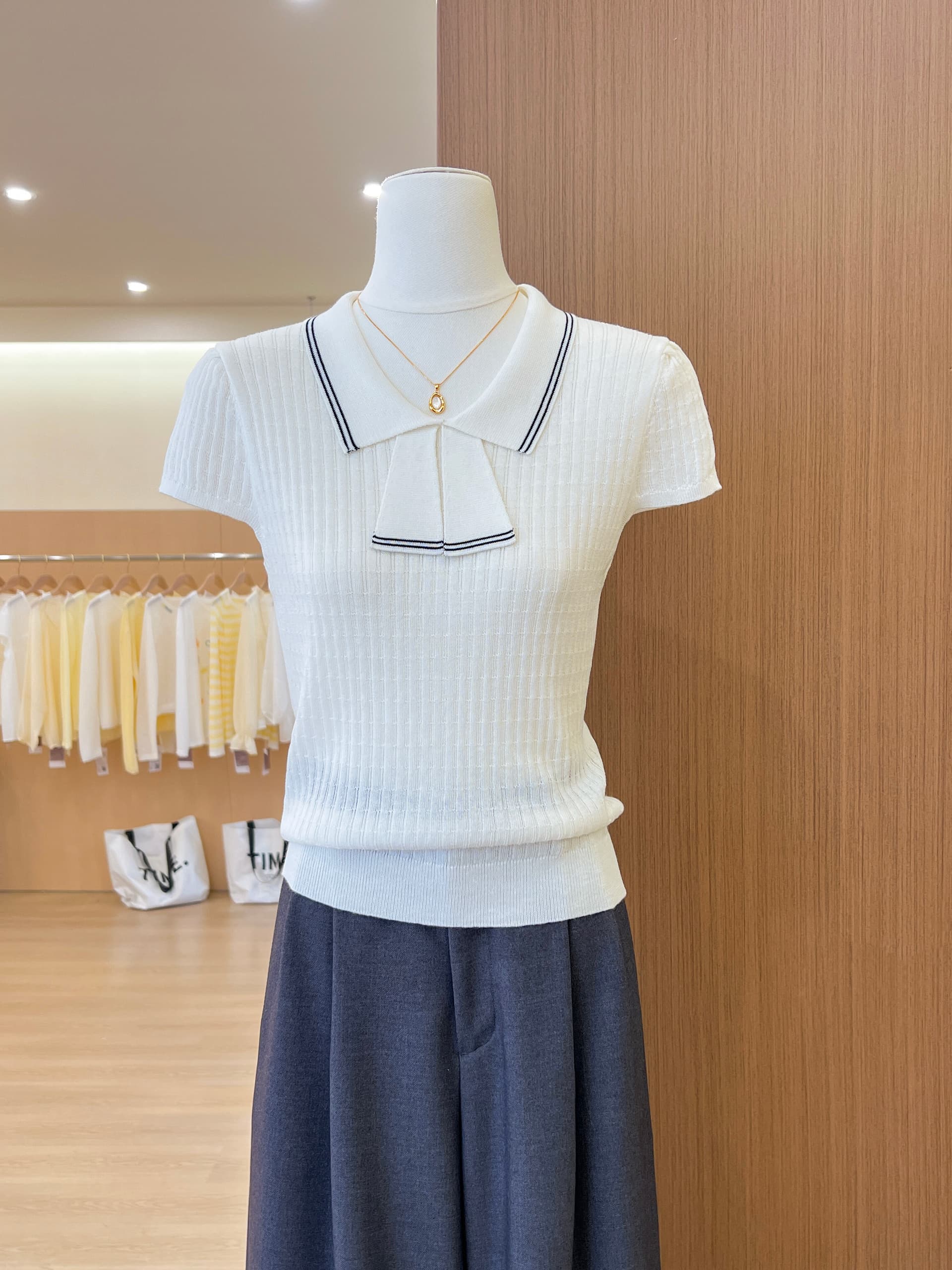 실사 니트 POLO 칼라 배색 구덩이 기사 반팔 티셔츠 여성 2026 여름 새로운 몸매 가꾸기 슬림해 보이는 품격 맨위 상세 이미지 6