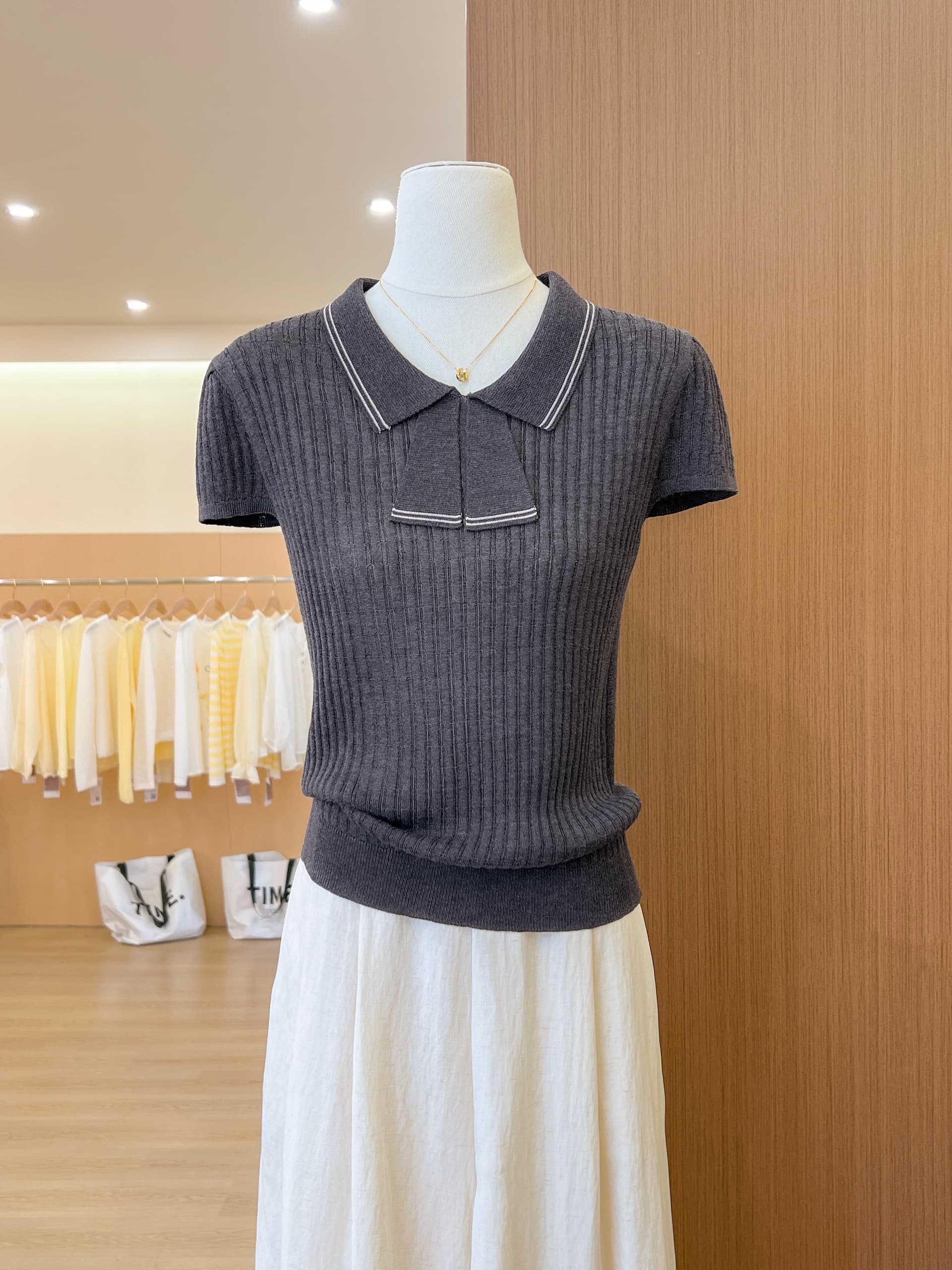 실사 니트 POLO 칼라 배색 구덩이 기사 반팔 티셔츠 여성 2026 여름 새로운 몸매 가꾸기 슬림해 보이는 품격 맨위 상세 이미지 12