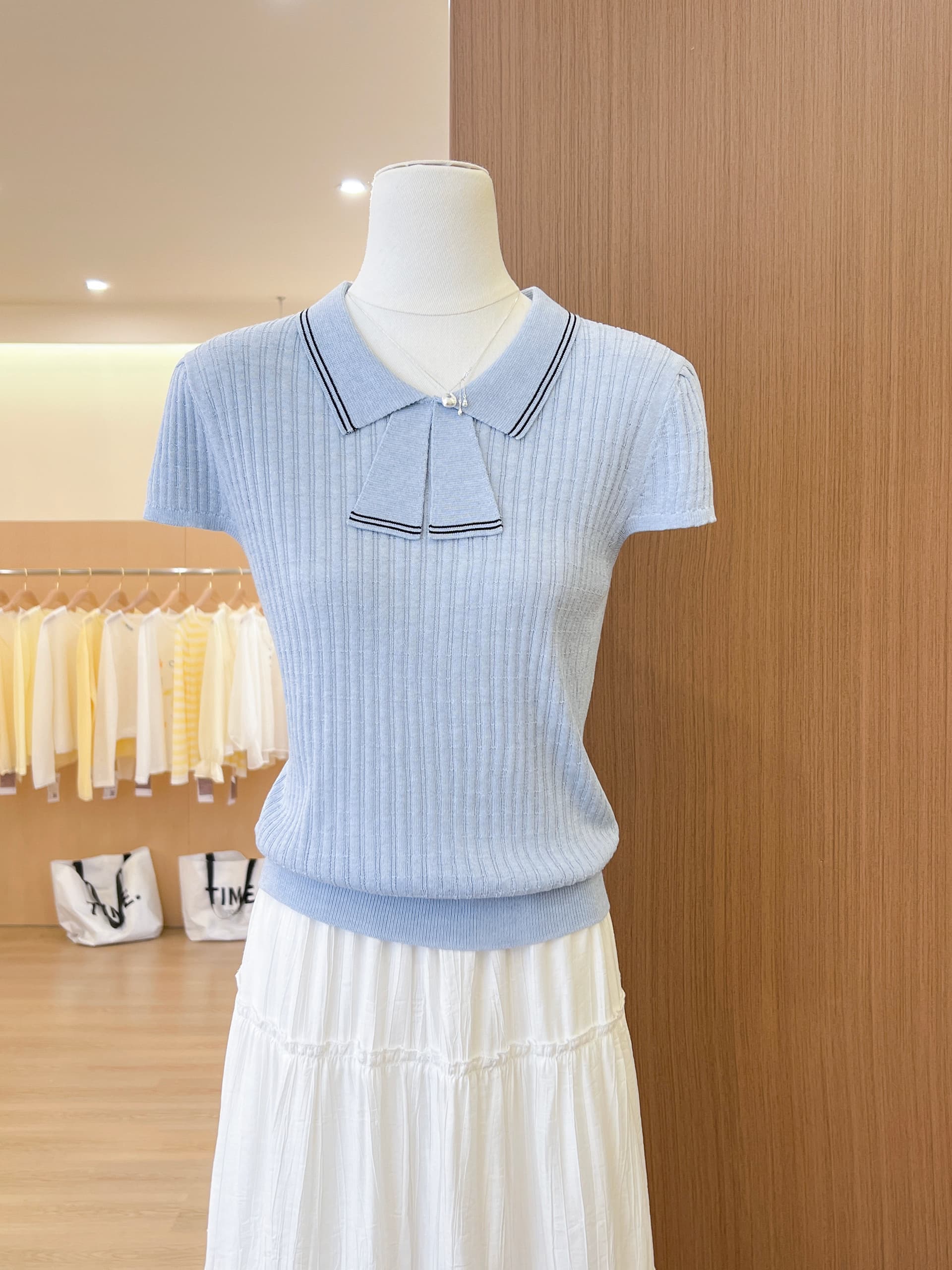 실사 니트 POLO 칼라 배색 구덩이 기사 반팔 티셔츠 여성 2026 여름 새로운 몸매 가꾸기 슬림해 보이는 품격 맨위 상세 이미지 15