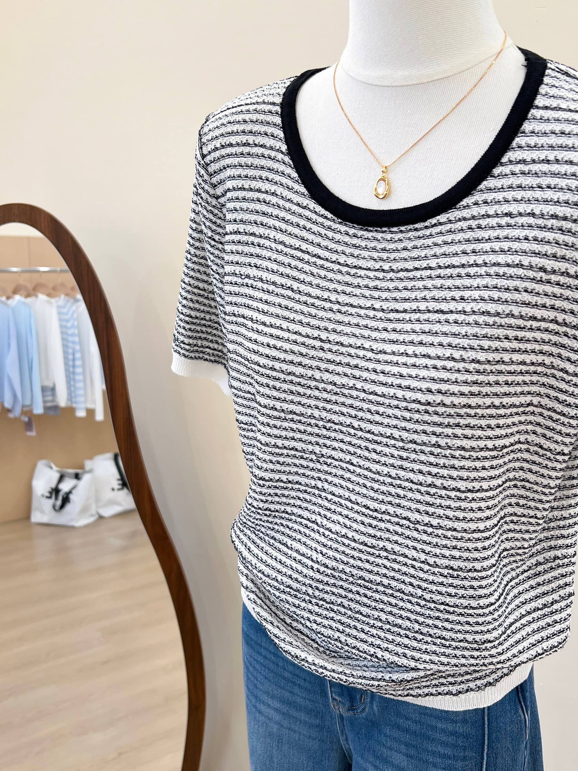 실사 높은 품질 한국 스타일 작은 샤넬 스타일 여름 반팔 라운드 넥 흑인과 백인 기타 꽃 니트 스웨터 배색 여성 상세 이미지 5