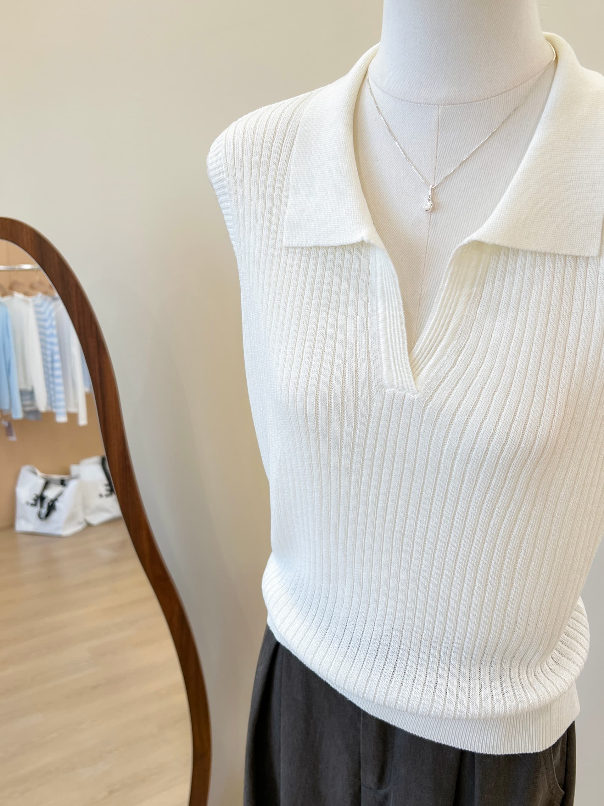실사 여름 POLO 칼라 민소매 미니멀리즘 슬림해 보이는 조끼 여성 한 부서 몸매 가꾸기 슬림해 보이는 캐주얼 맨위 상세 이미지 5