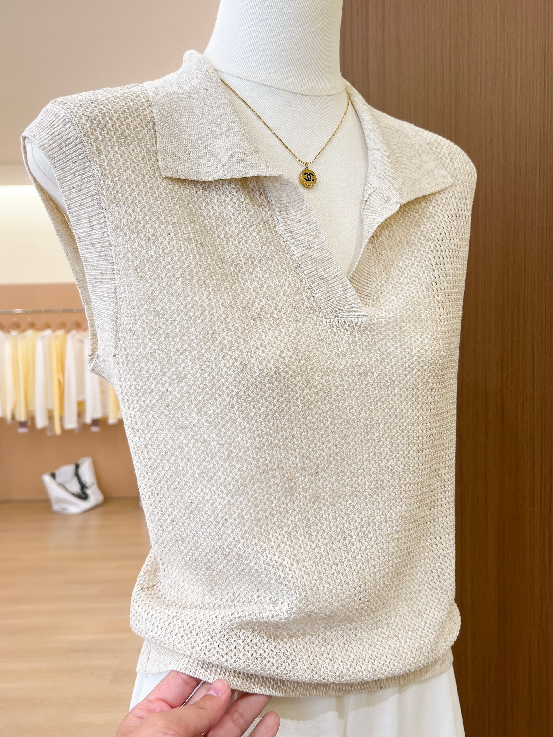 실사 POLO 칼라 홀로우 아웃 조끼 티셔츠 여성 여름 오래된 돈 바람 느긋한 루즈핏 미니멀리즘 어깨 V넥 민소매 맨위 상세 이미지 17