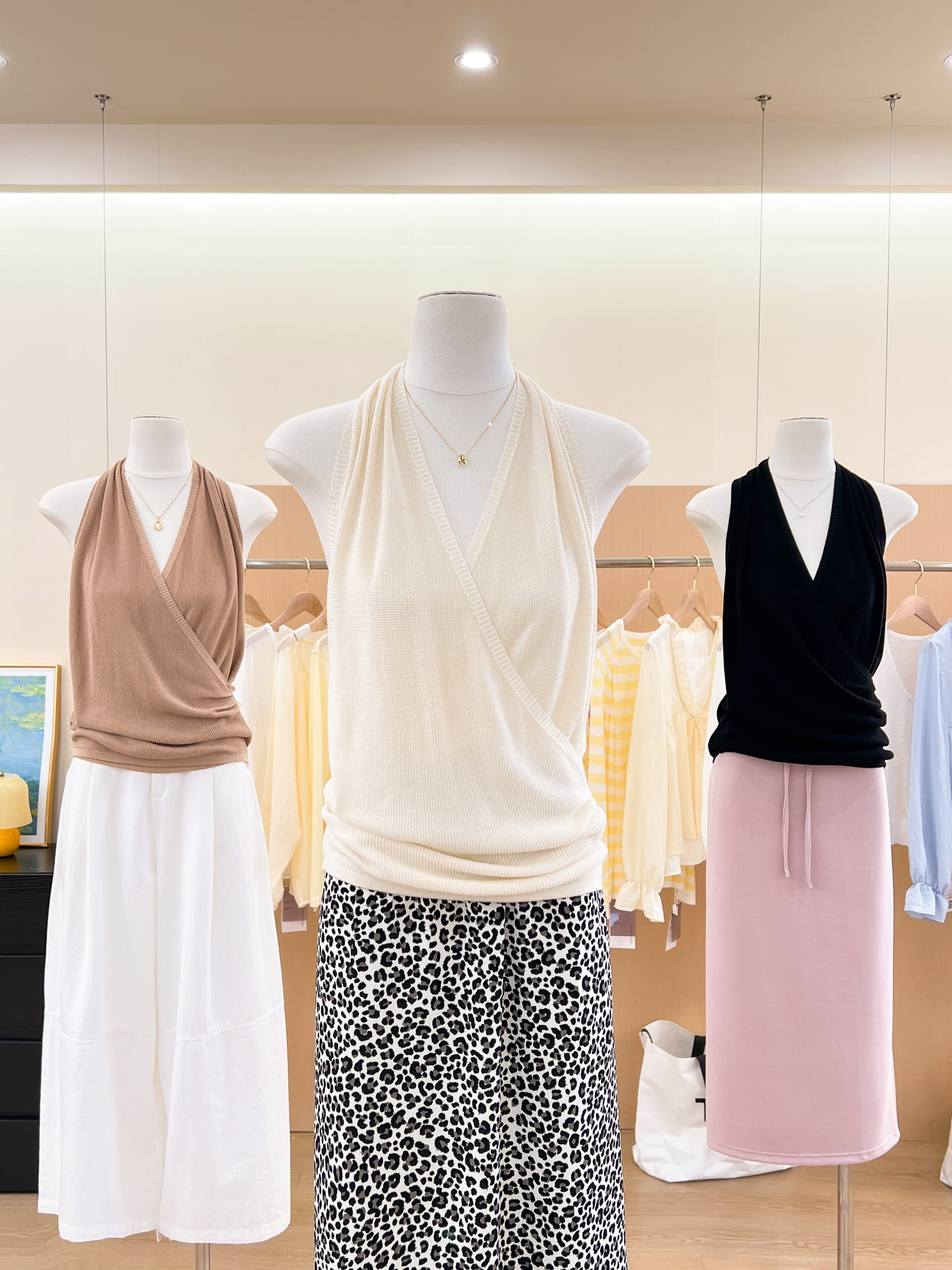 실사 한 부서 행침 목 십자가 V넥 니트 조끼 여성 여름 후아 남편 그리드 측면 트위스트 Pleat 몸매 가꾸기 슬림해 보이는 민소매 맨위 상세 이미지 3