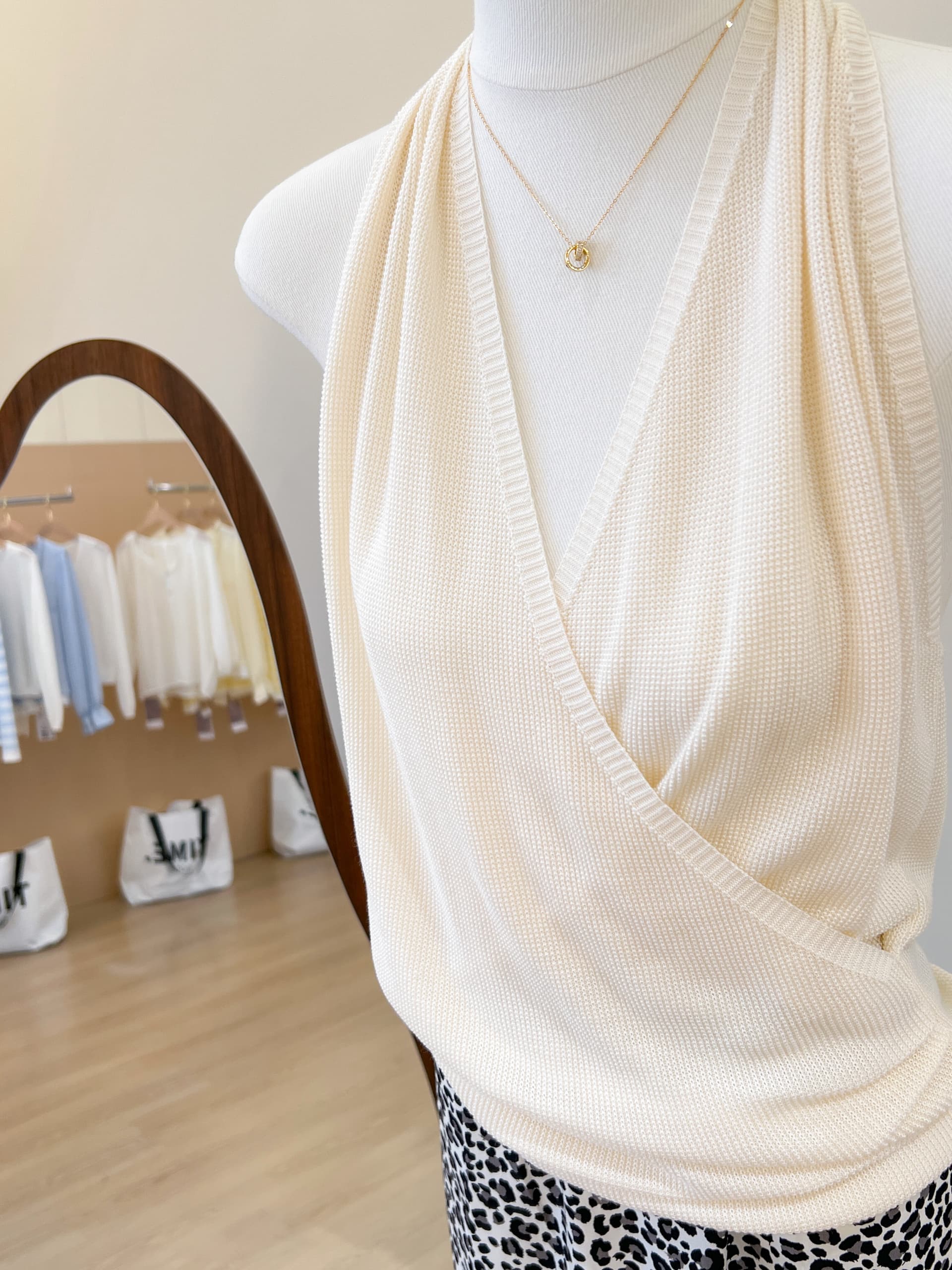 실사 한 부서 행침 목 십자가 V넥 니트 조끼 여성 여름 후아 남편 그리드 측면 트위스트 Pleat 몸매 가꾸기 슬림해 보이는 민소매 맨위 상세 이미지 12