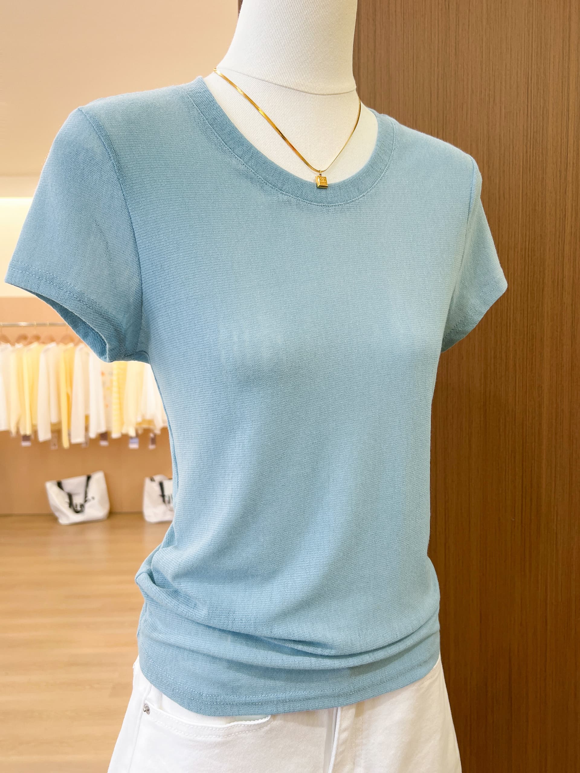 실사 독립적 인 스페셜 조각 뒤로 홀로우 아웃 작은 셔츠 펌프 Pleat 반팔 티셔츠 여성 의류 여름 외국 가스 고귀한 맨위 상세 이미지 17